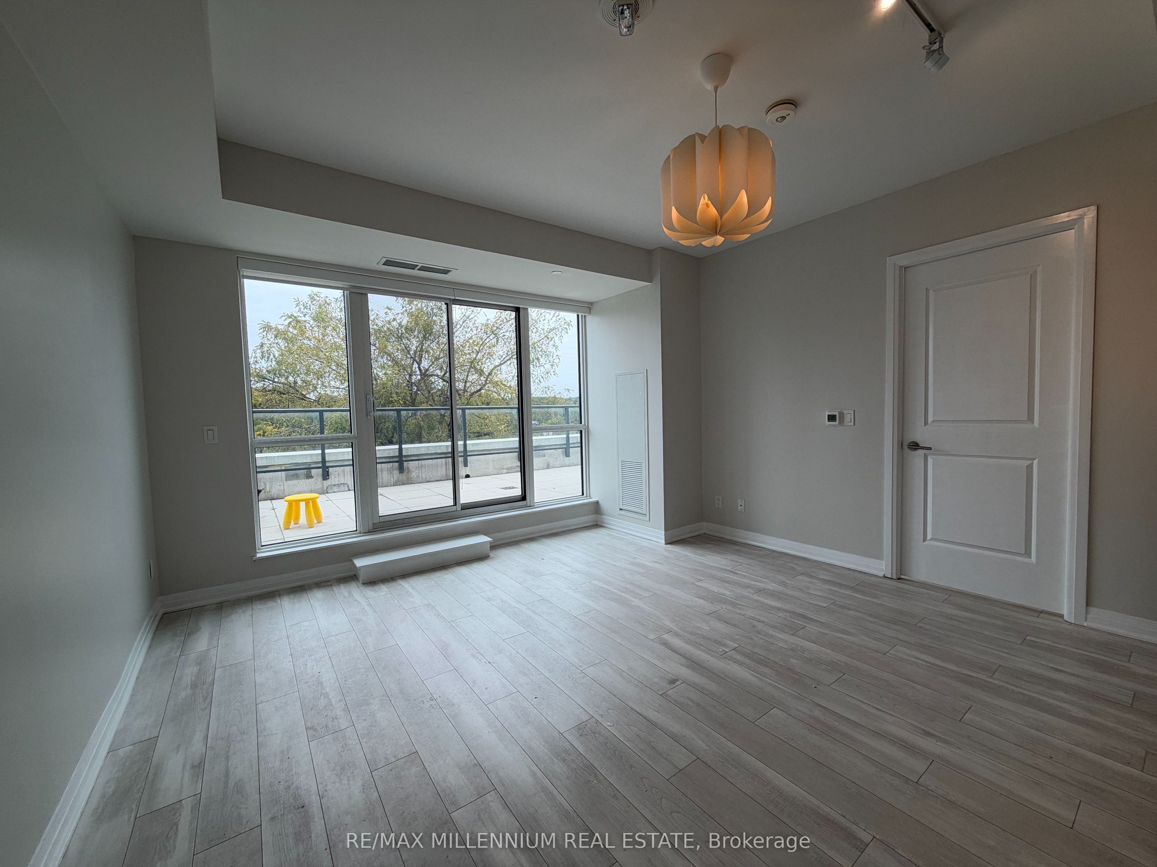 1630 Queen Street E 608 Property Photo 7
