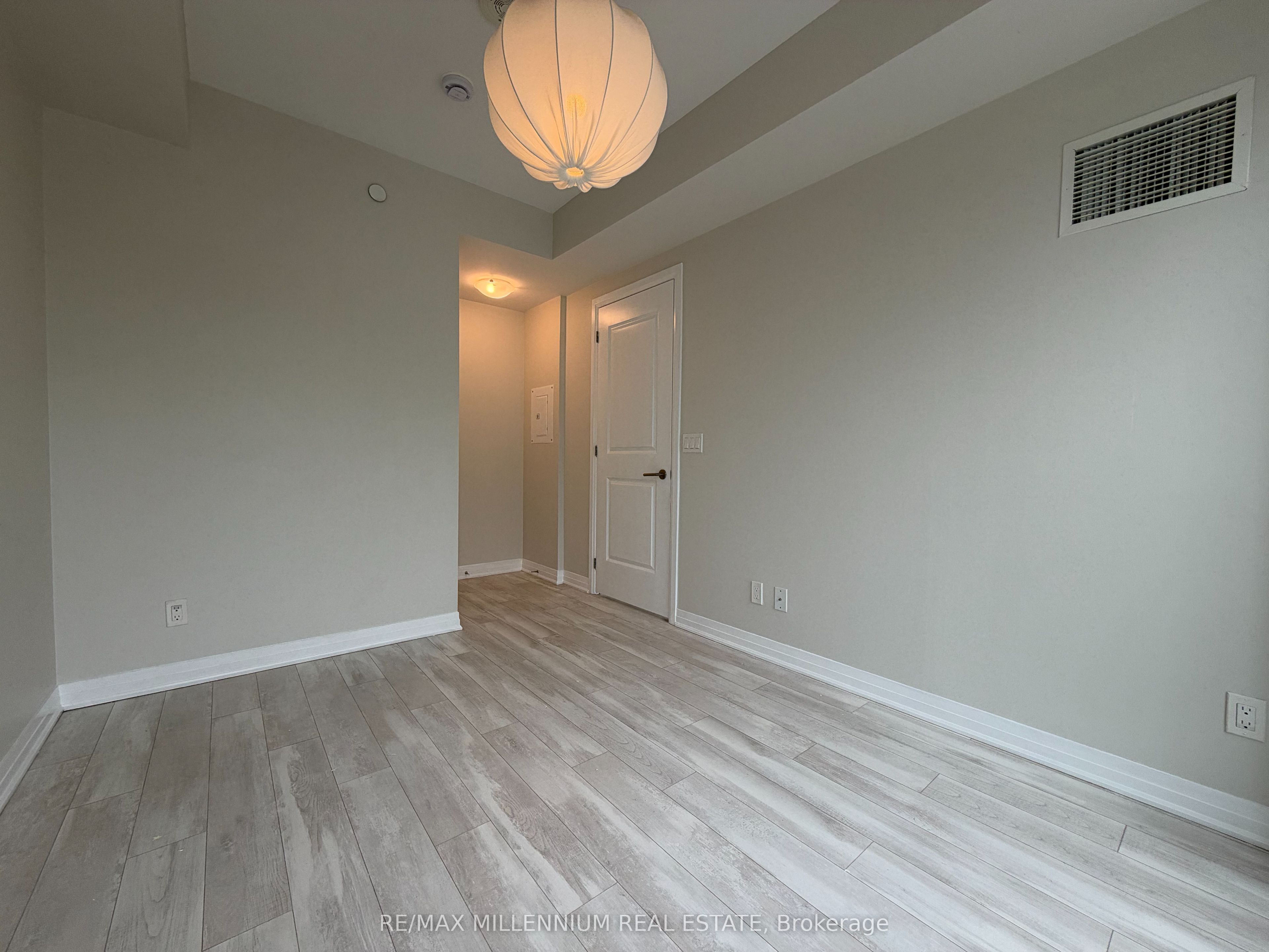 1630 Queen Street E 608 Property Photo 10