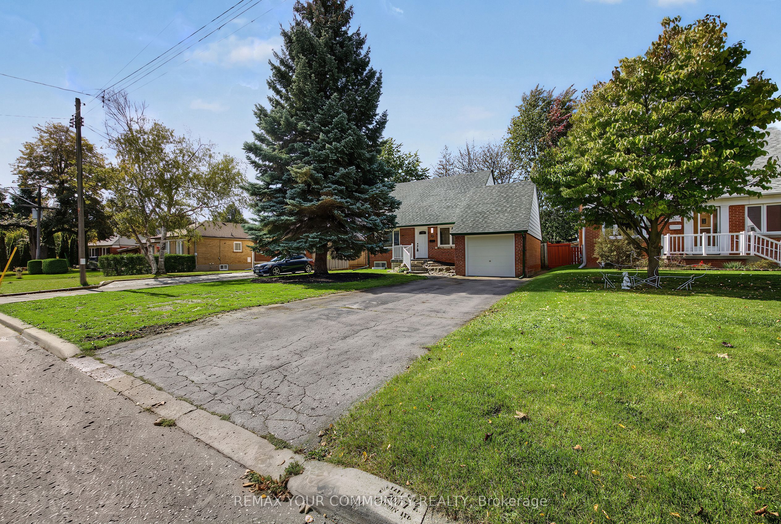 18 Robertsfield Crescent Property Photo 4