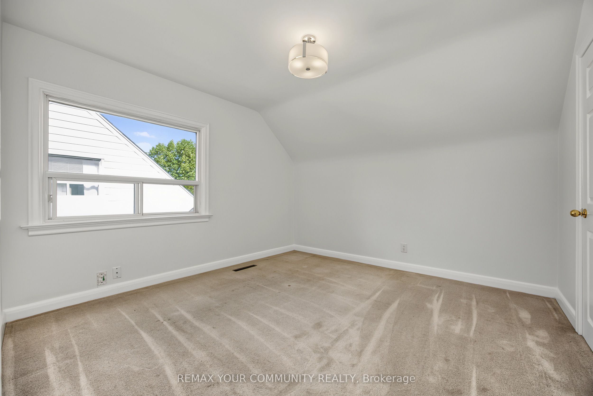 18 Robertsfield Crescent Property Photo 32