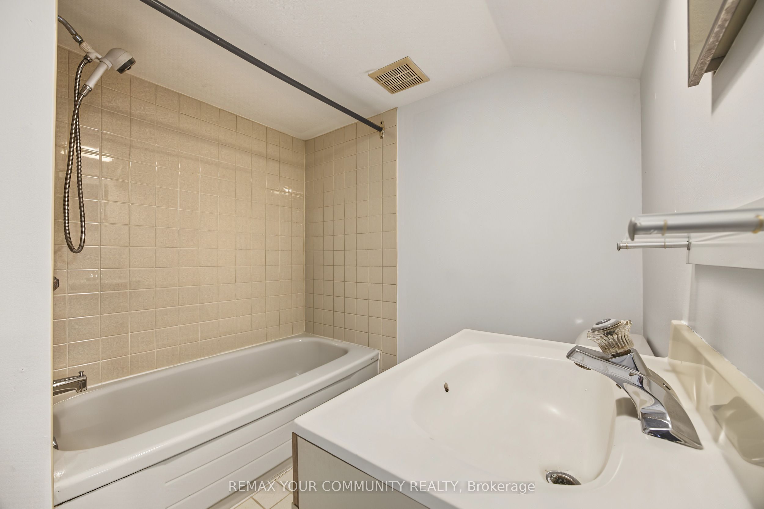 18 Robertsfield Crescent Property Photo 43