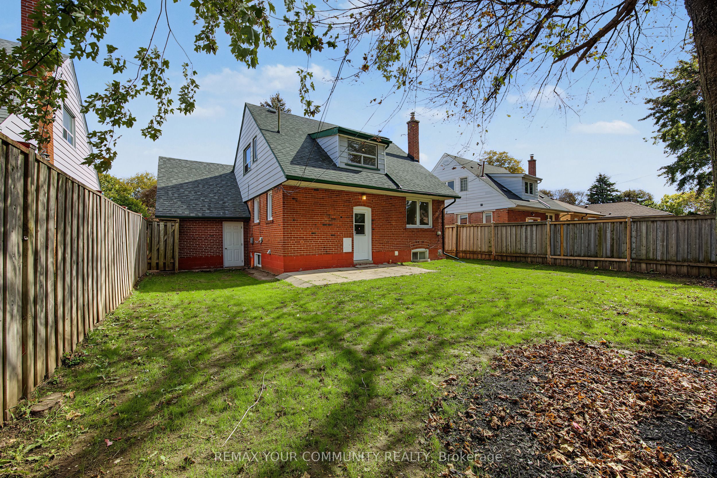 18 Robertsfield Crescent Property Photo 46