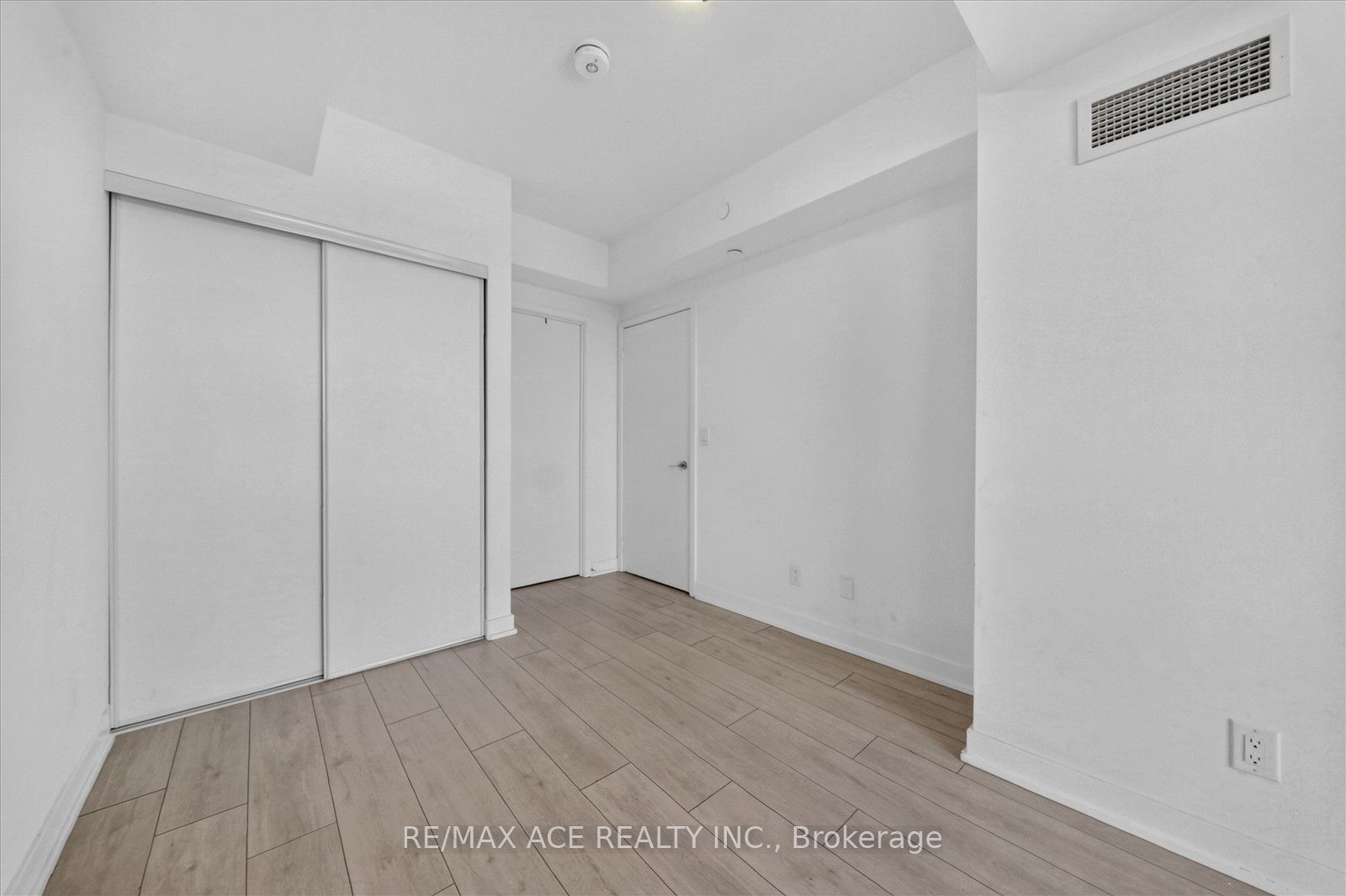2033 Kennedy Road 515 Property Photo 23