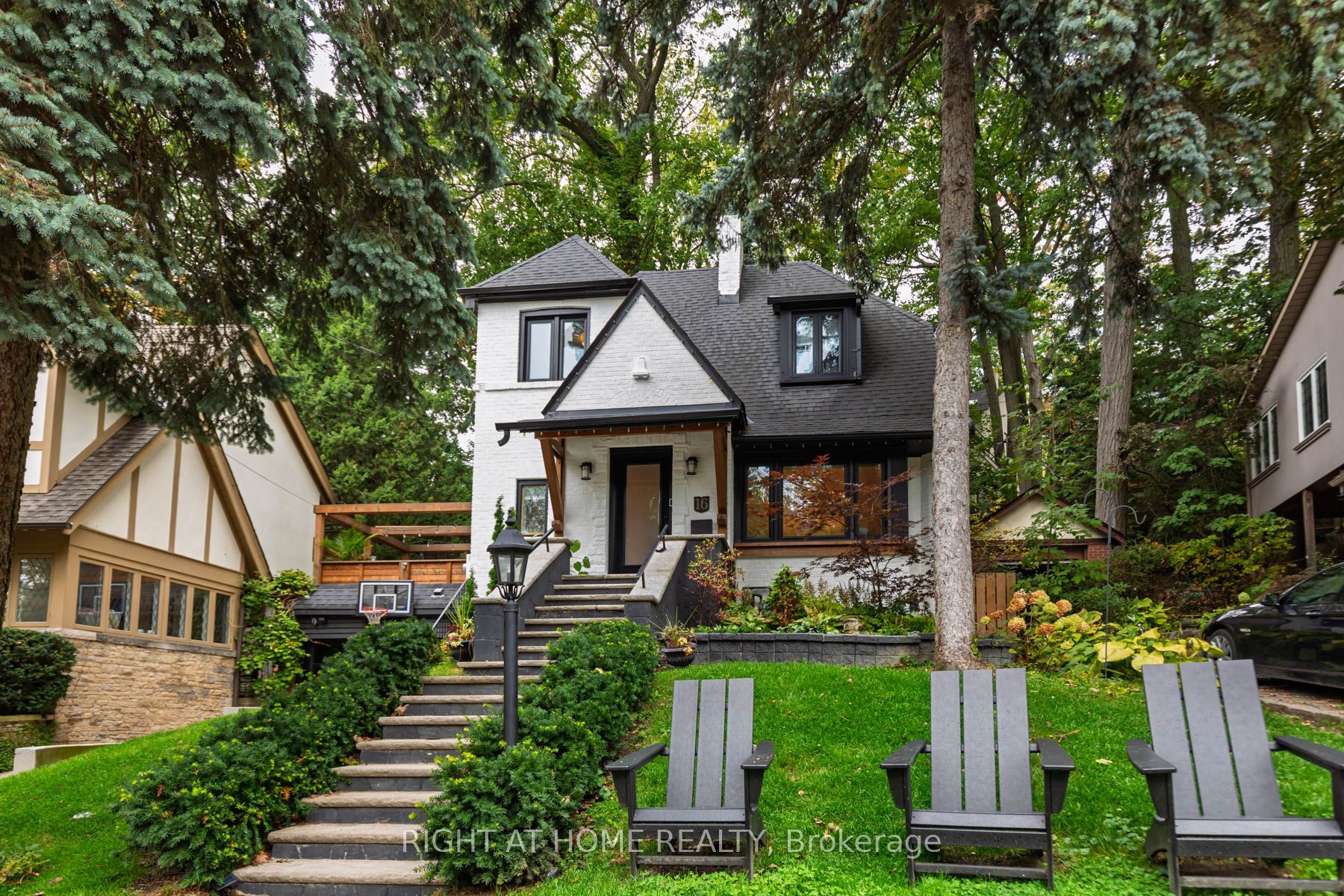 16 Pine Crescent