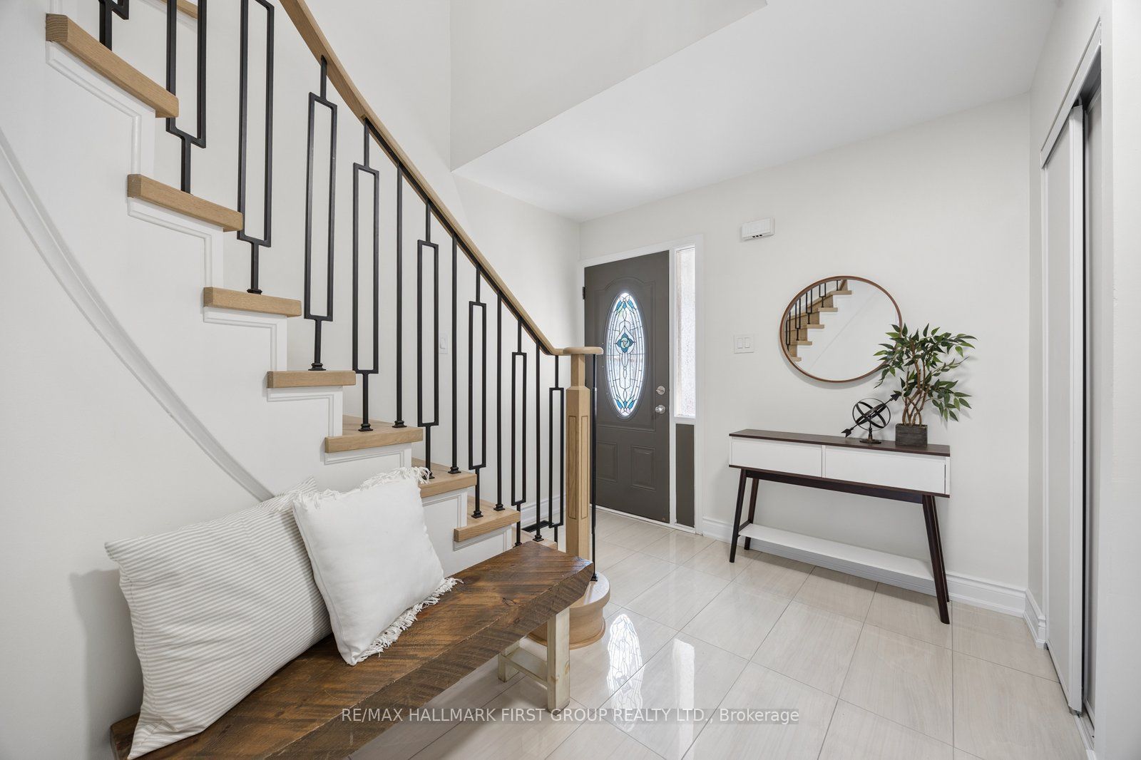 1870 Larksmere Court Property Photo 2