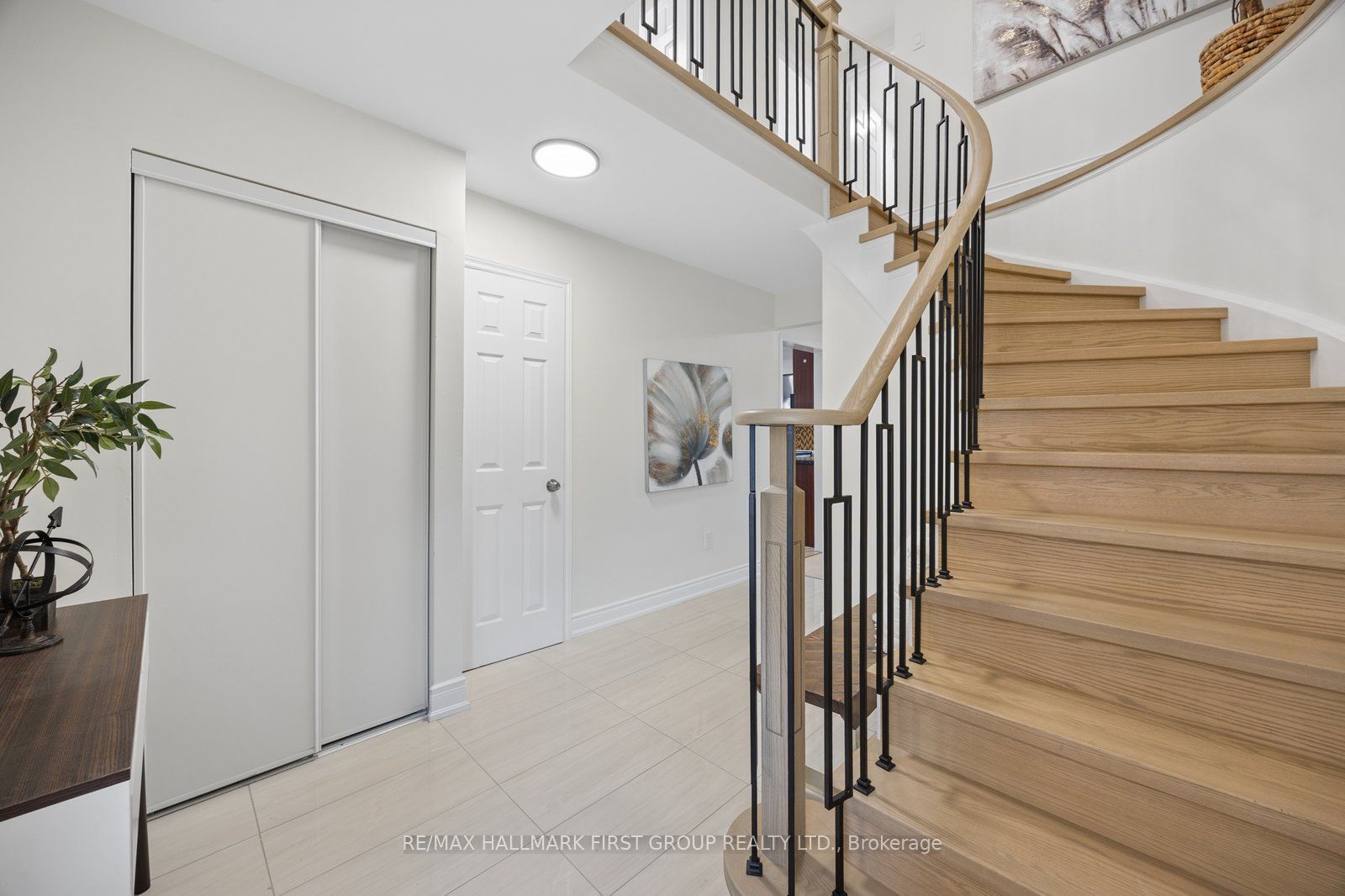 1870 Larksmere Court Property Photo 3