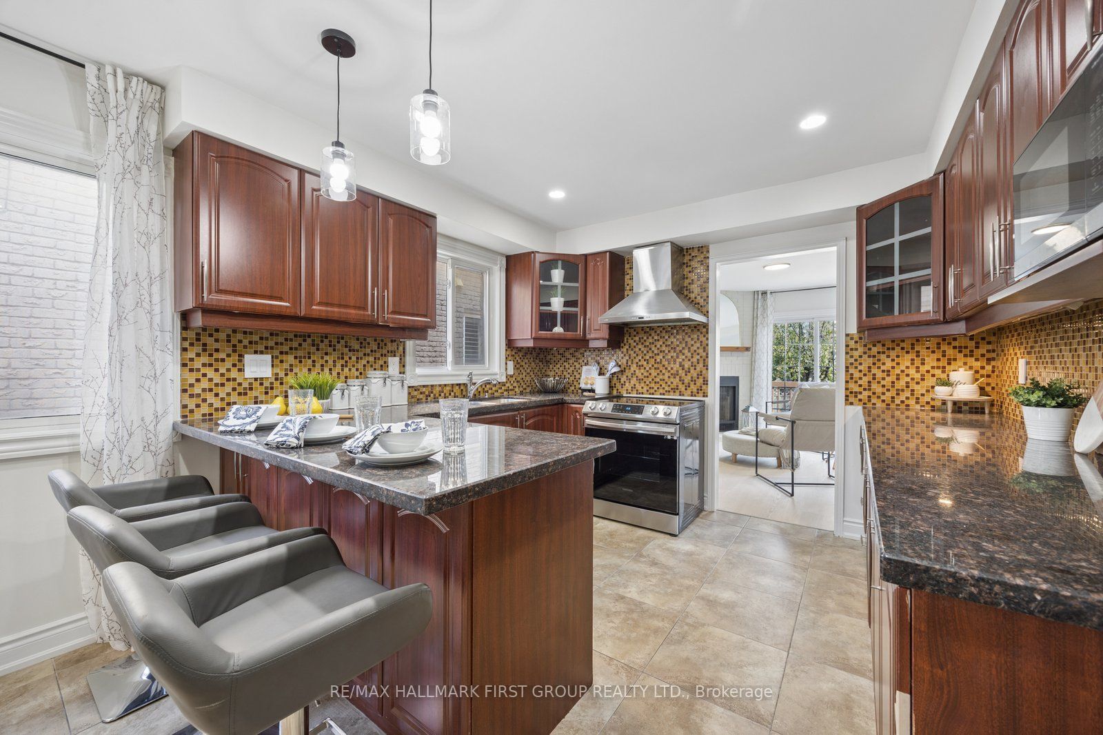 1870 Larksmere Court Property Photo 4