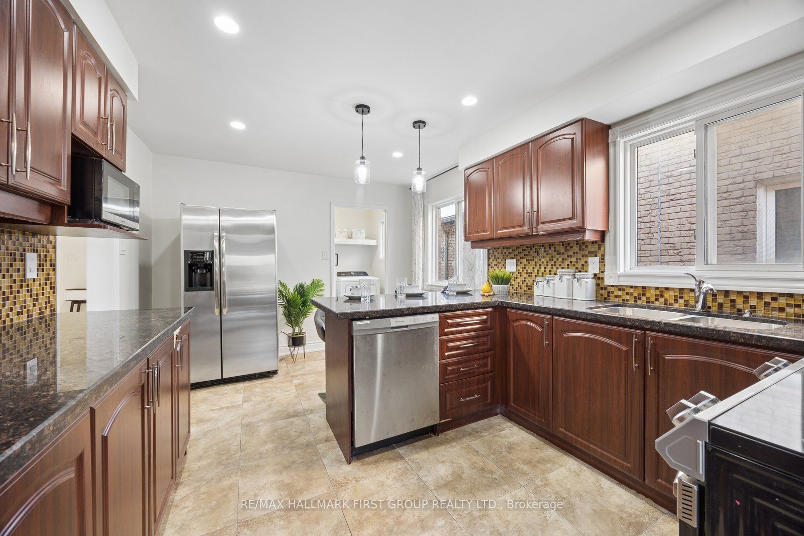 1870 Larksmere Court Property Photo 6