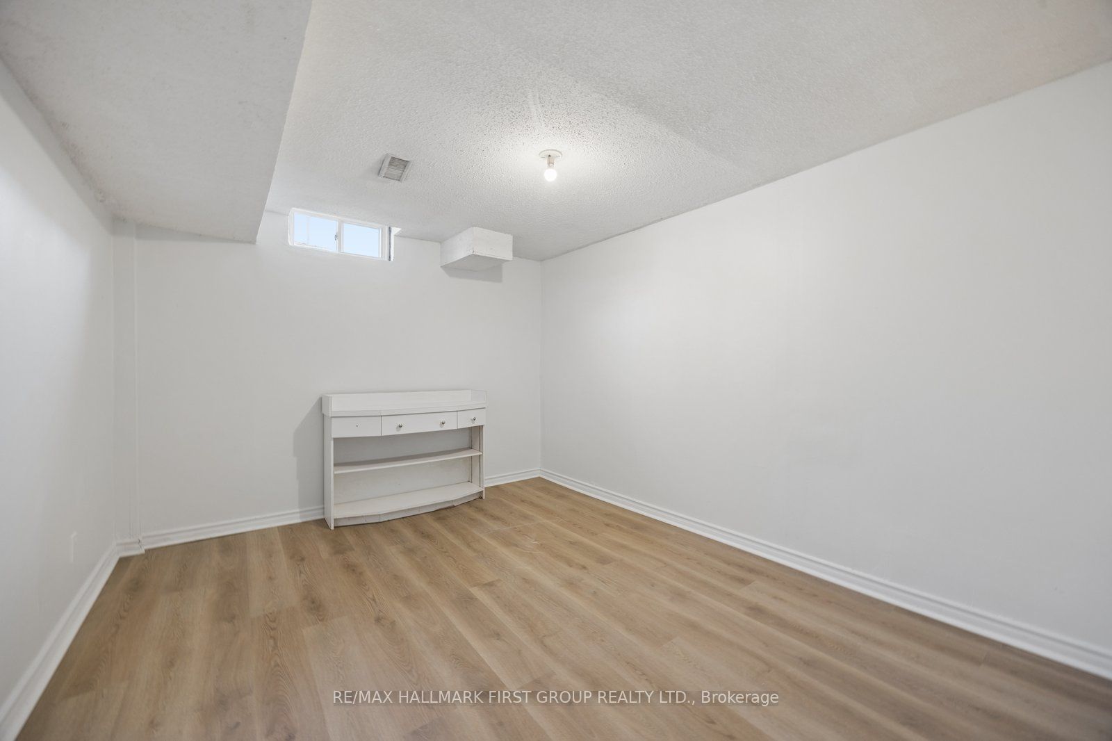 1870 Larksmere Court Property Photo 31