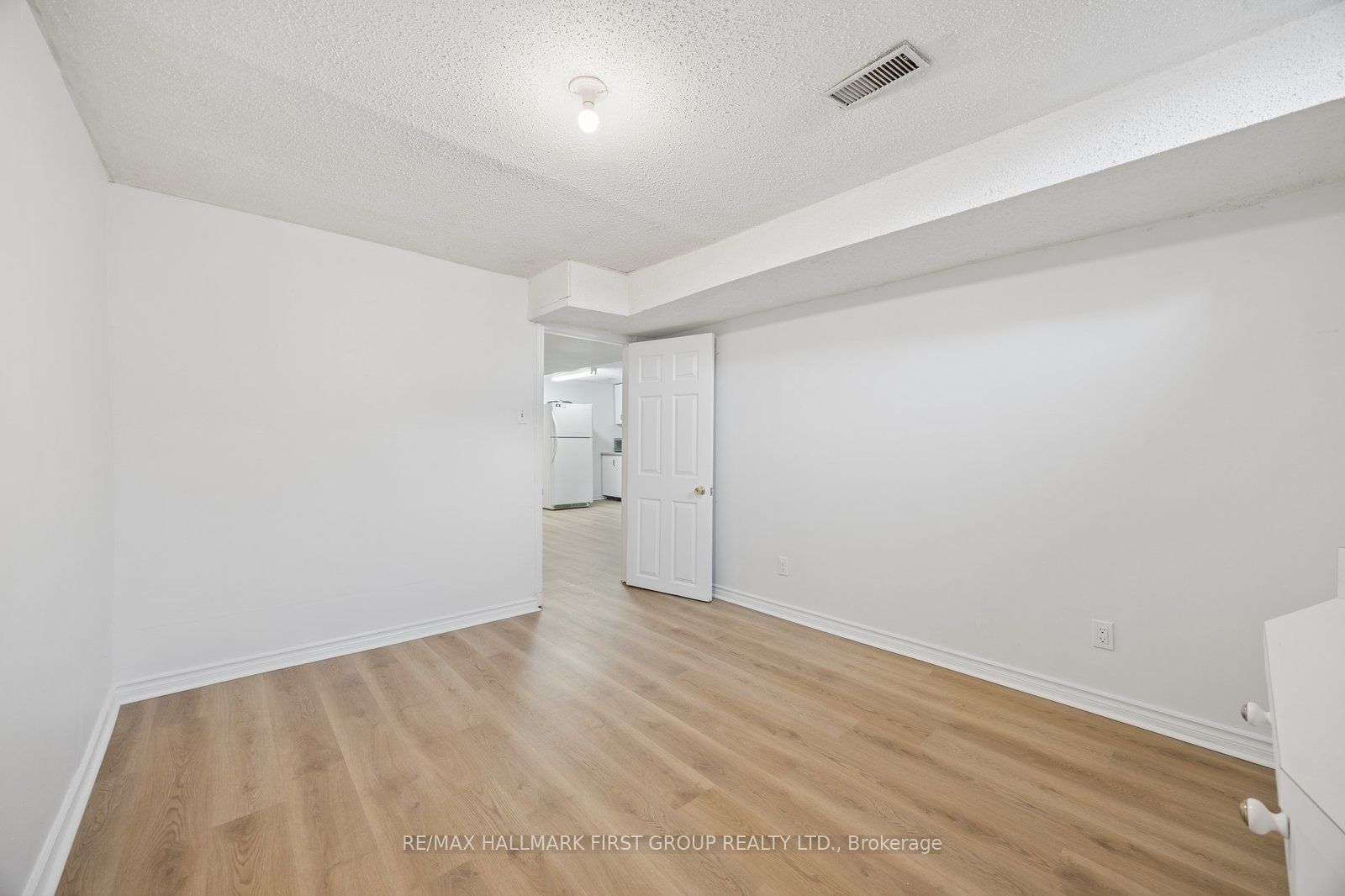 1870 Larksmere Court Property Photo 33