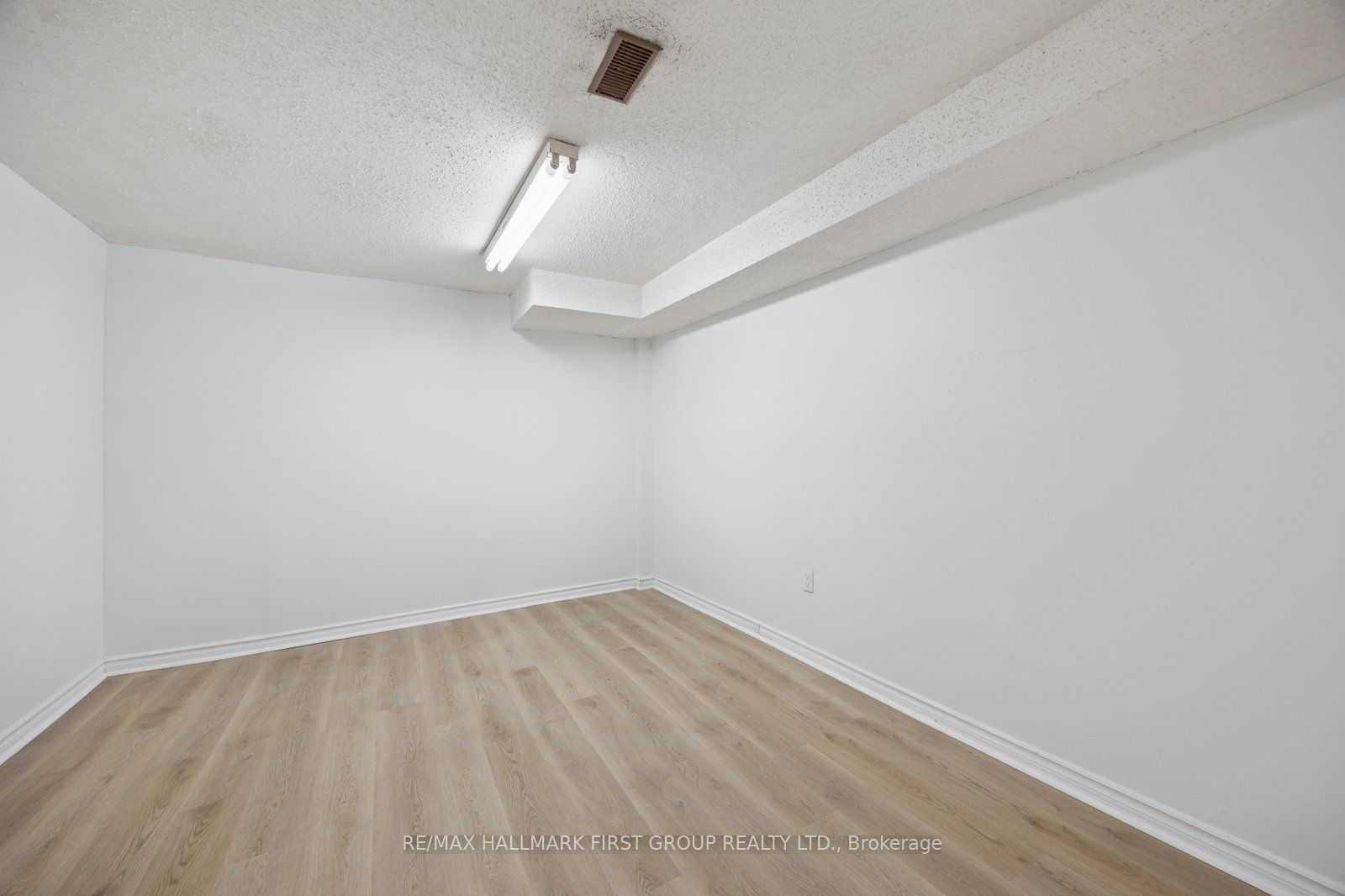 1870 Larksmere Court Property Photo 34
