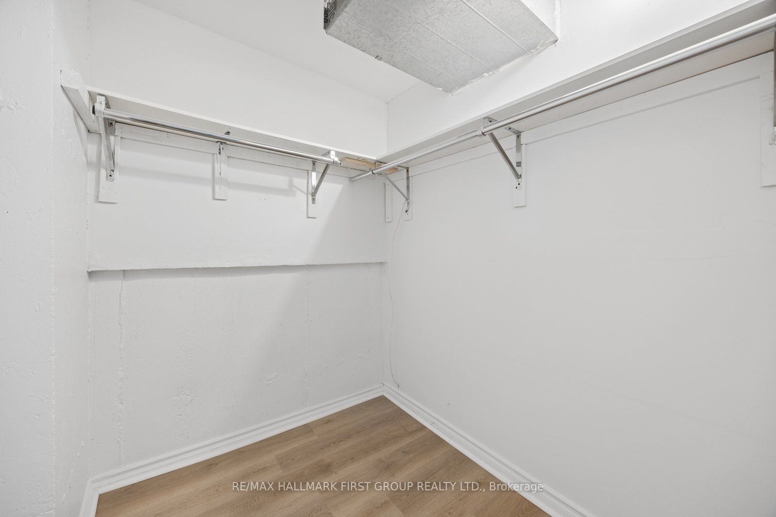1870 Larksmere Court Property Photo 36