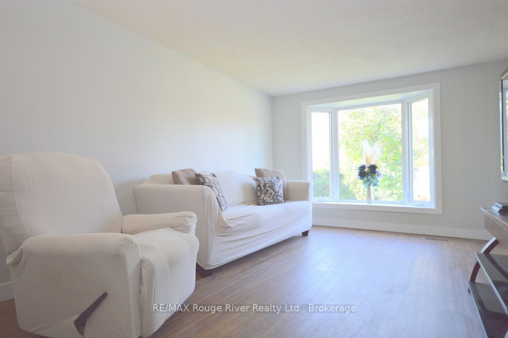 1084 Norman Crescent Property Photo 5