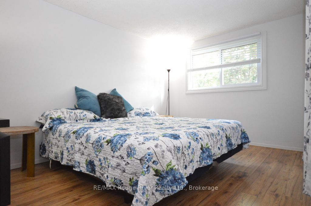 1084 Norman Crescent Property Photo 10