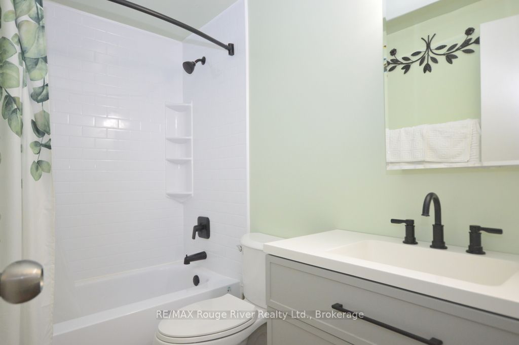 1084 Norman Crescent Property Photo 11