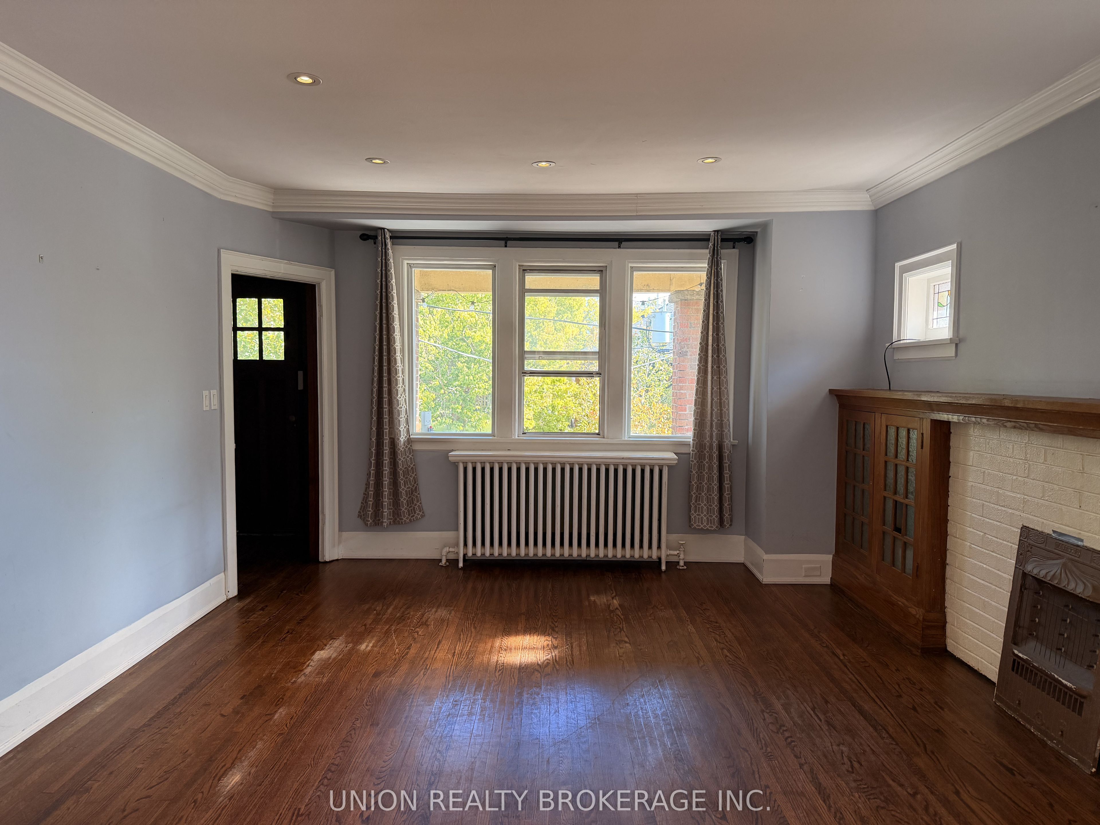 54 Wineva Avenue Upper Property Photo 3