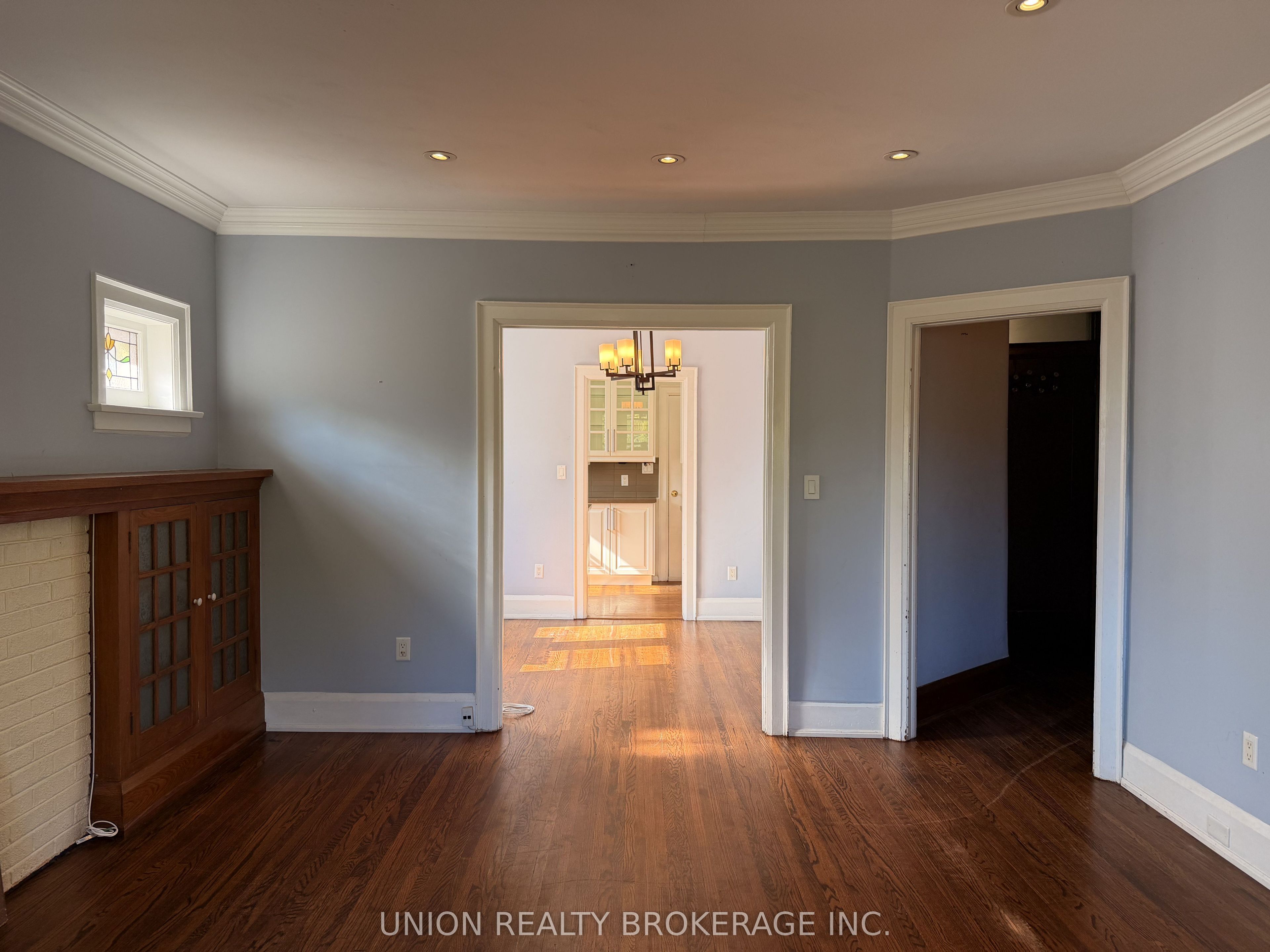 54 Wineva Avenue Upper Property Photo 4