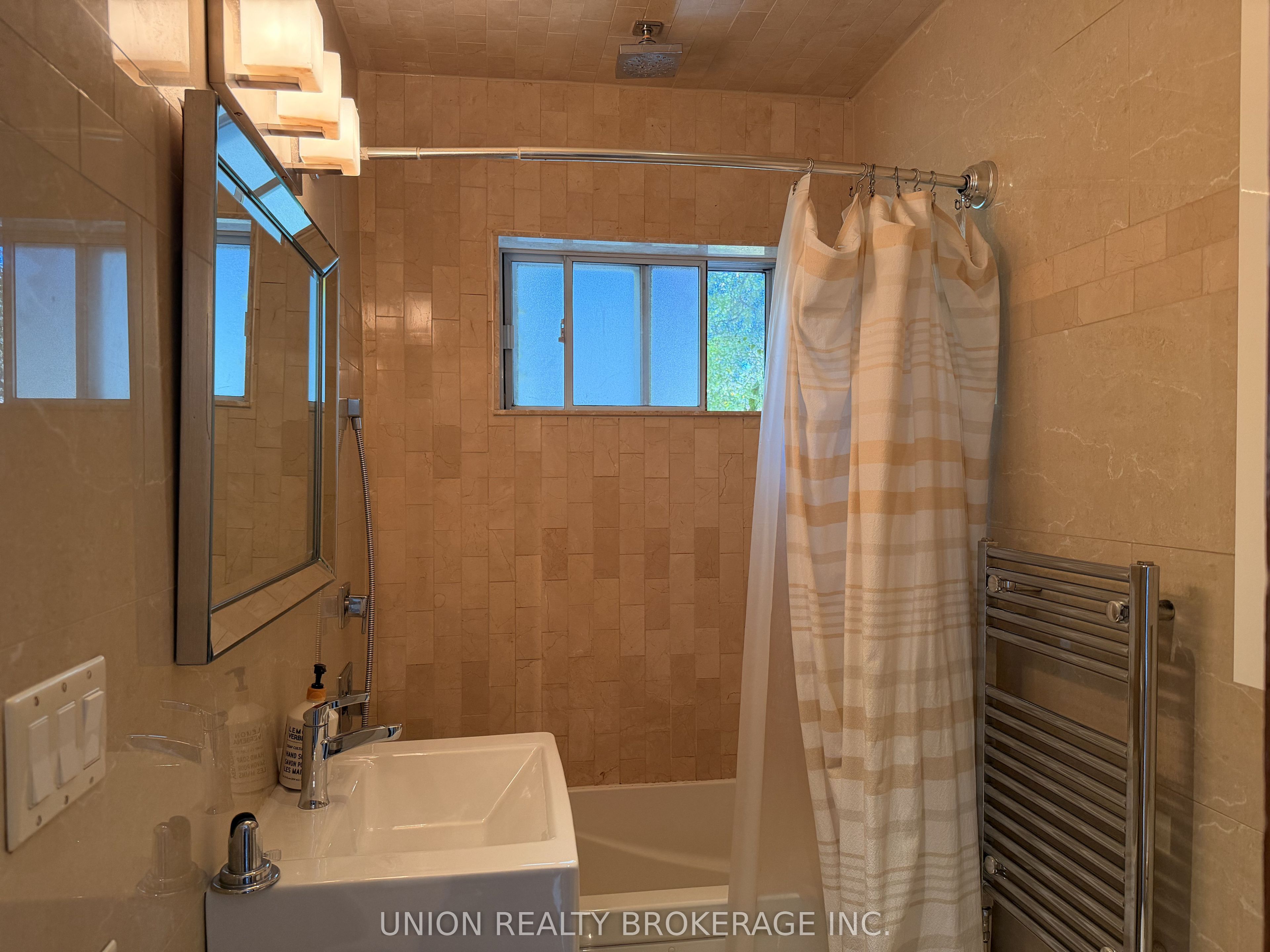 54 Wineva Avenue Upper Property Photo 13