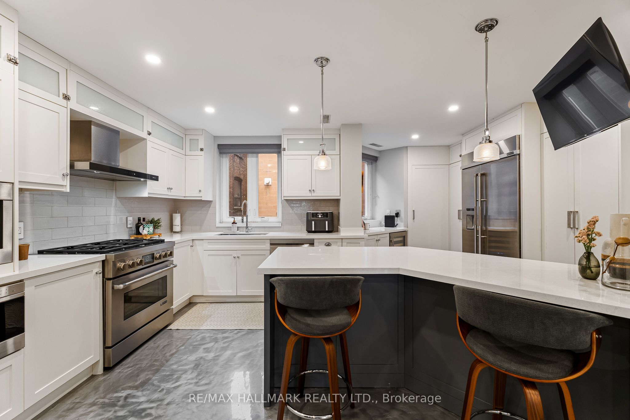 2365 Queen Street E 201 Property Photo 9