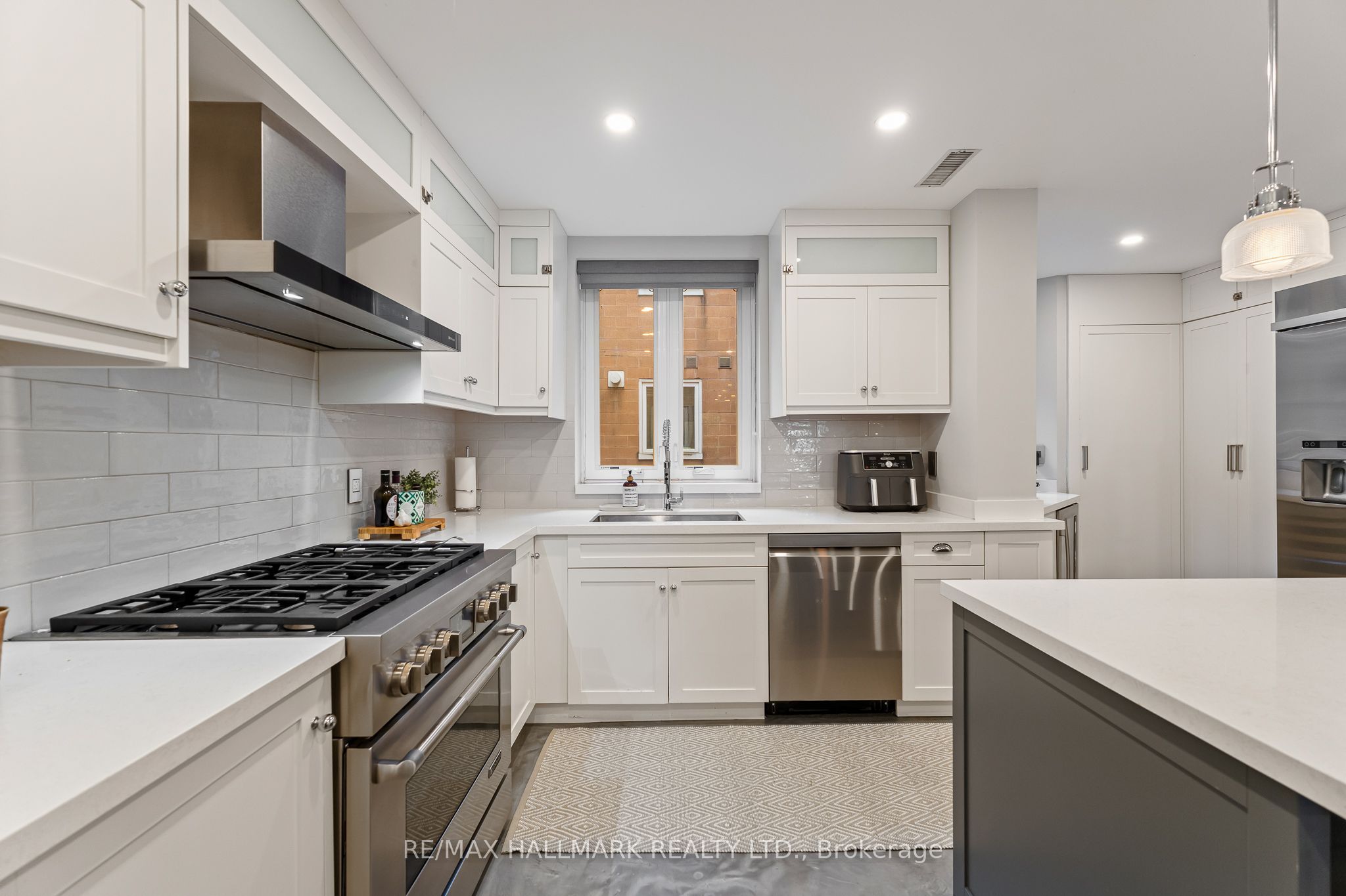 2365 Queen Street E 201 Property Photo 10