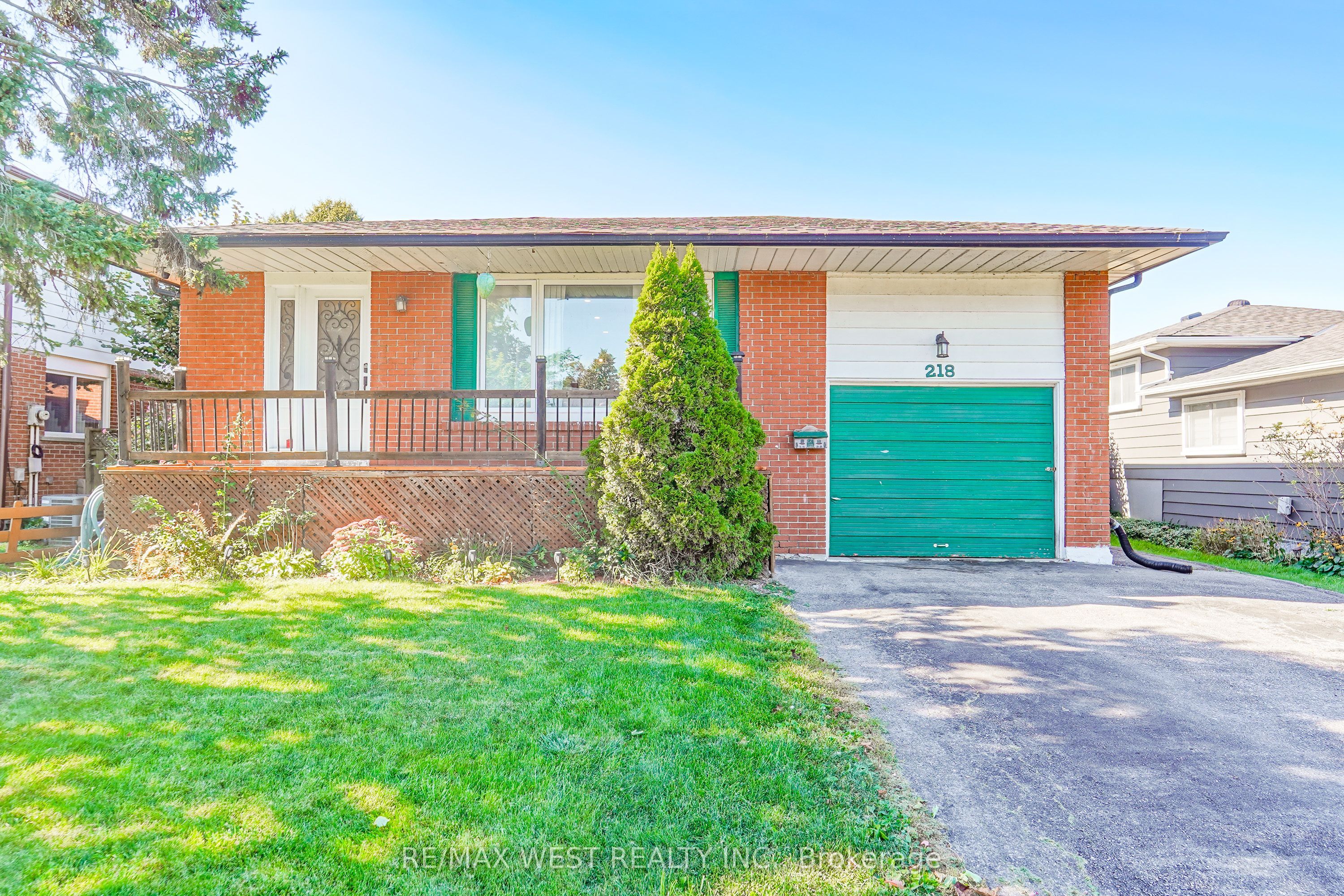 218 Quetico Avenue Property Photo 1