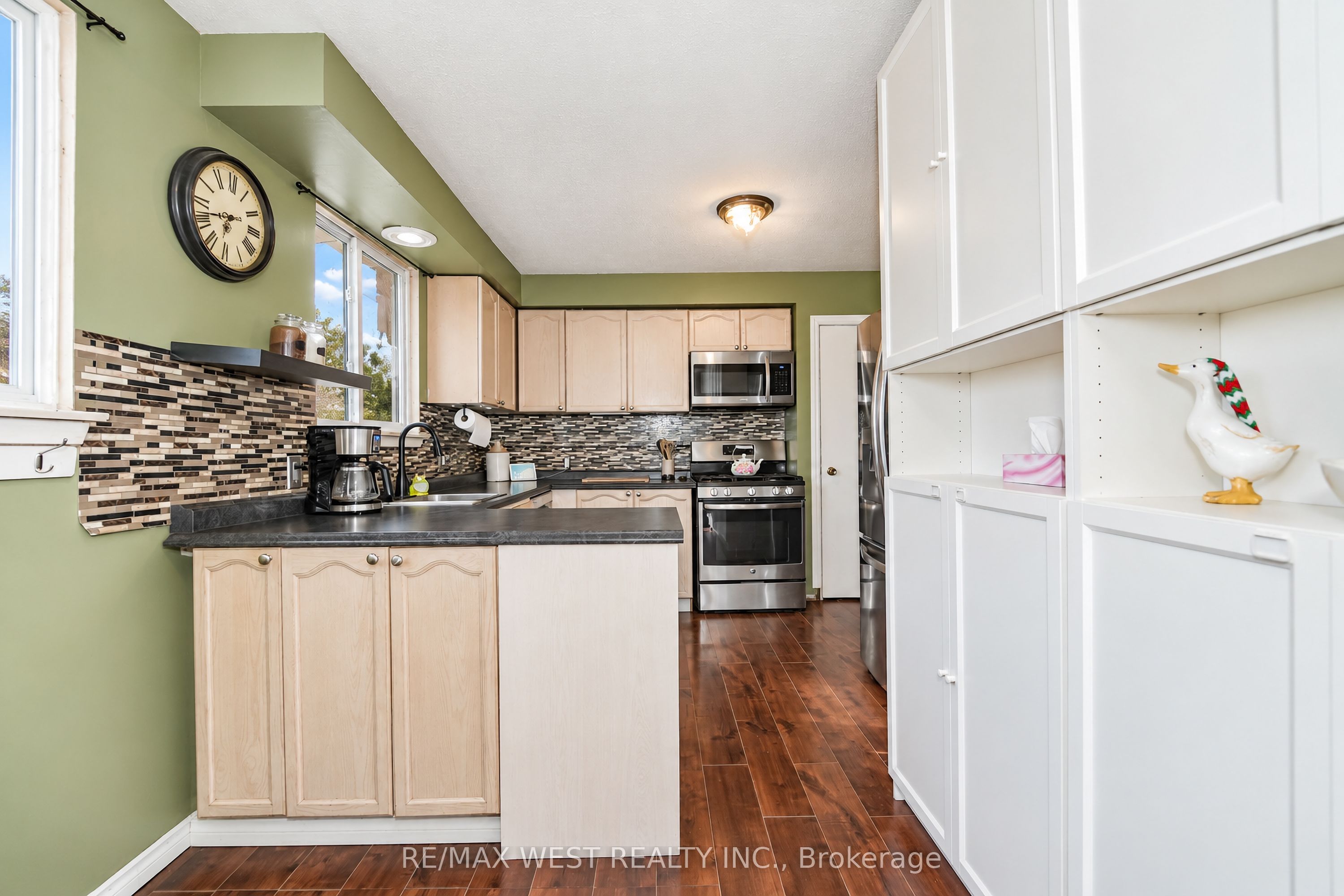 218 Quetico Avenue Property Photo 4