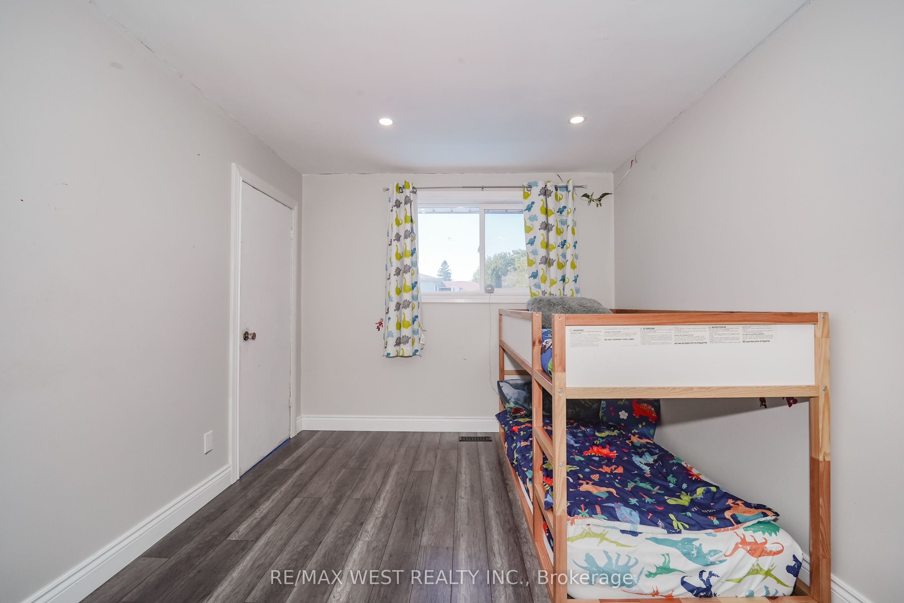 218 Quetico Avenue Property Photo 5