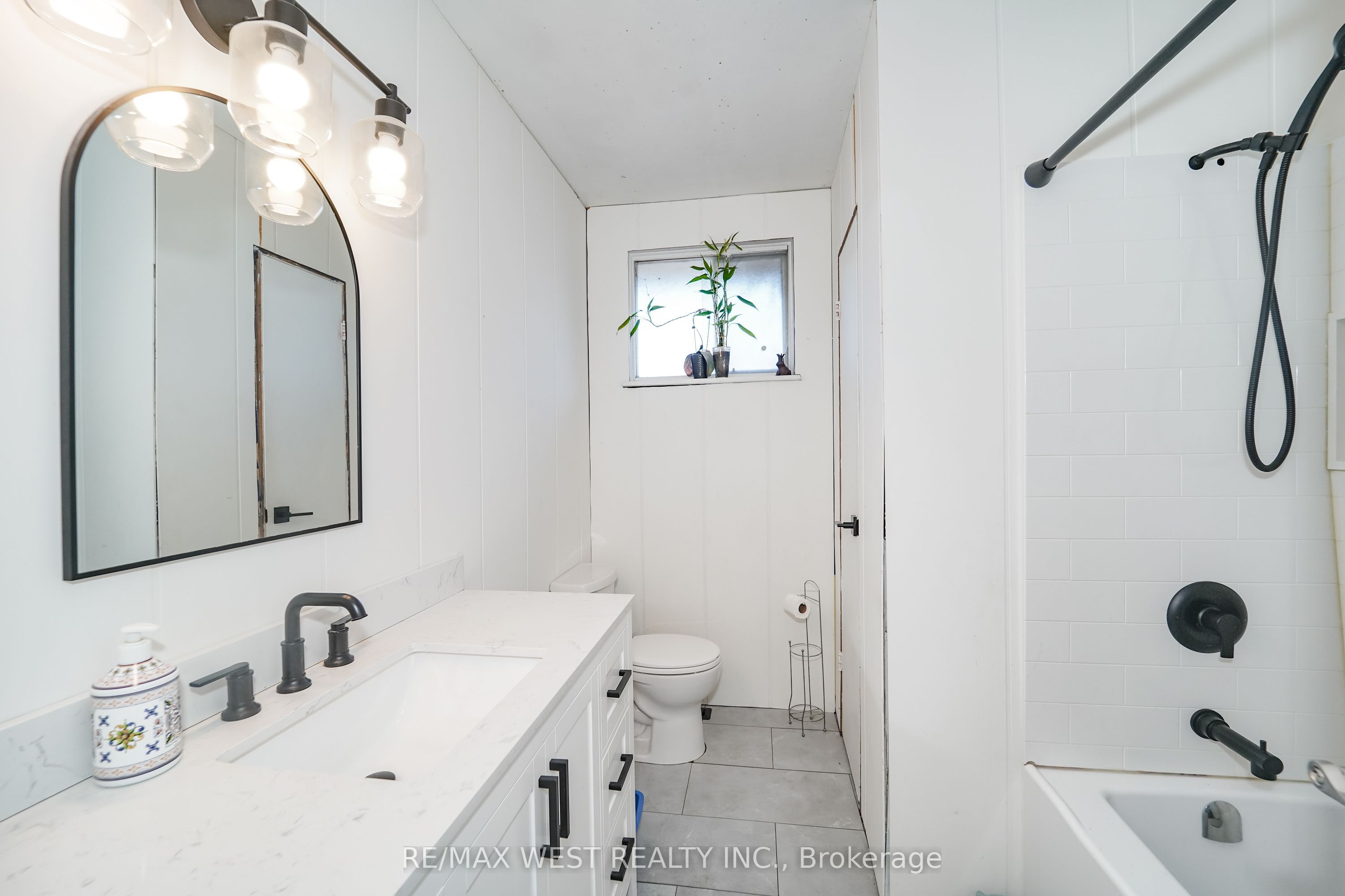218 Quetico Avenue Property Photo 6