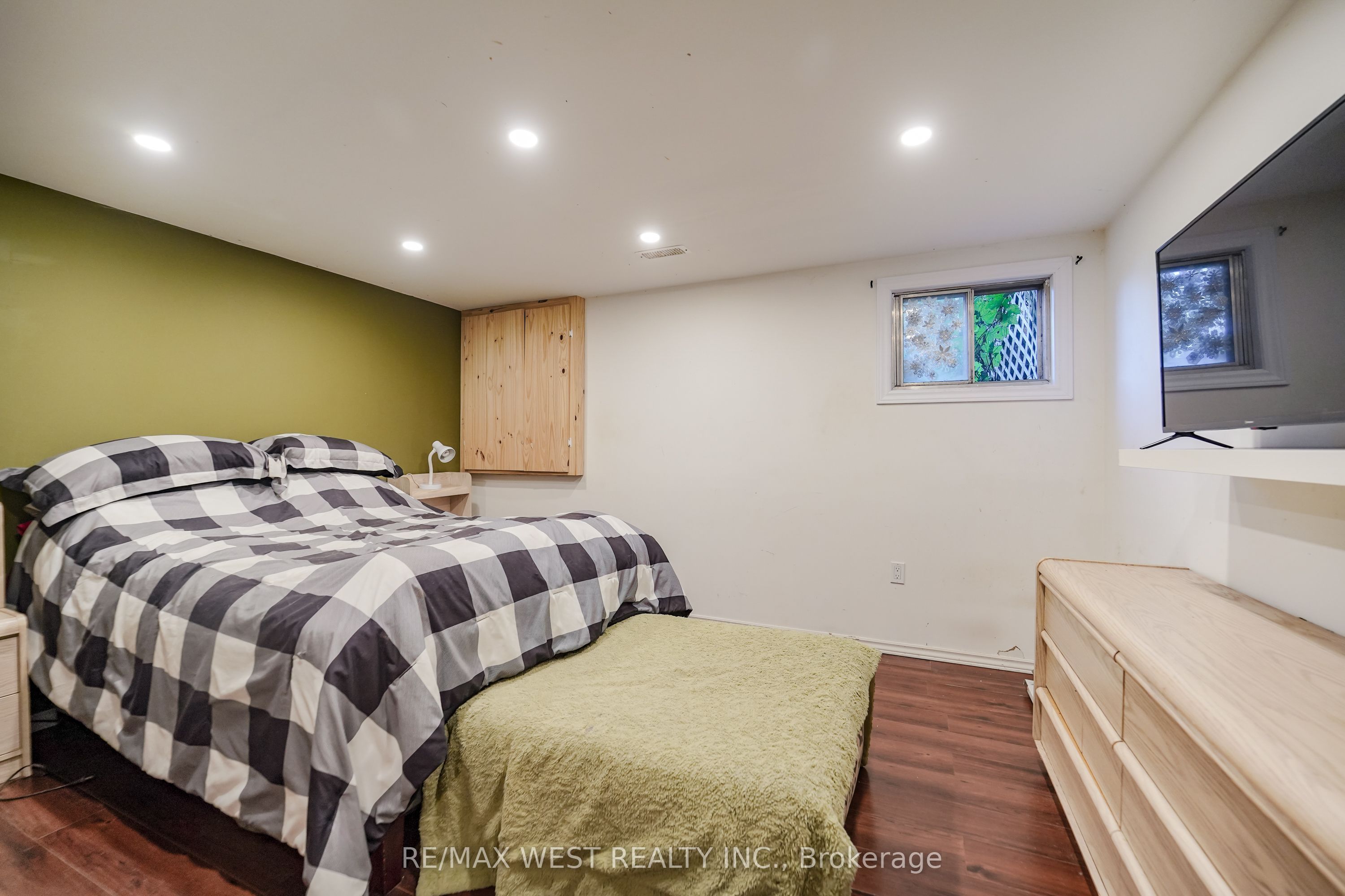 218 Quetico Avenue Property Photo 9