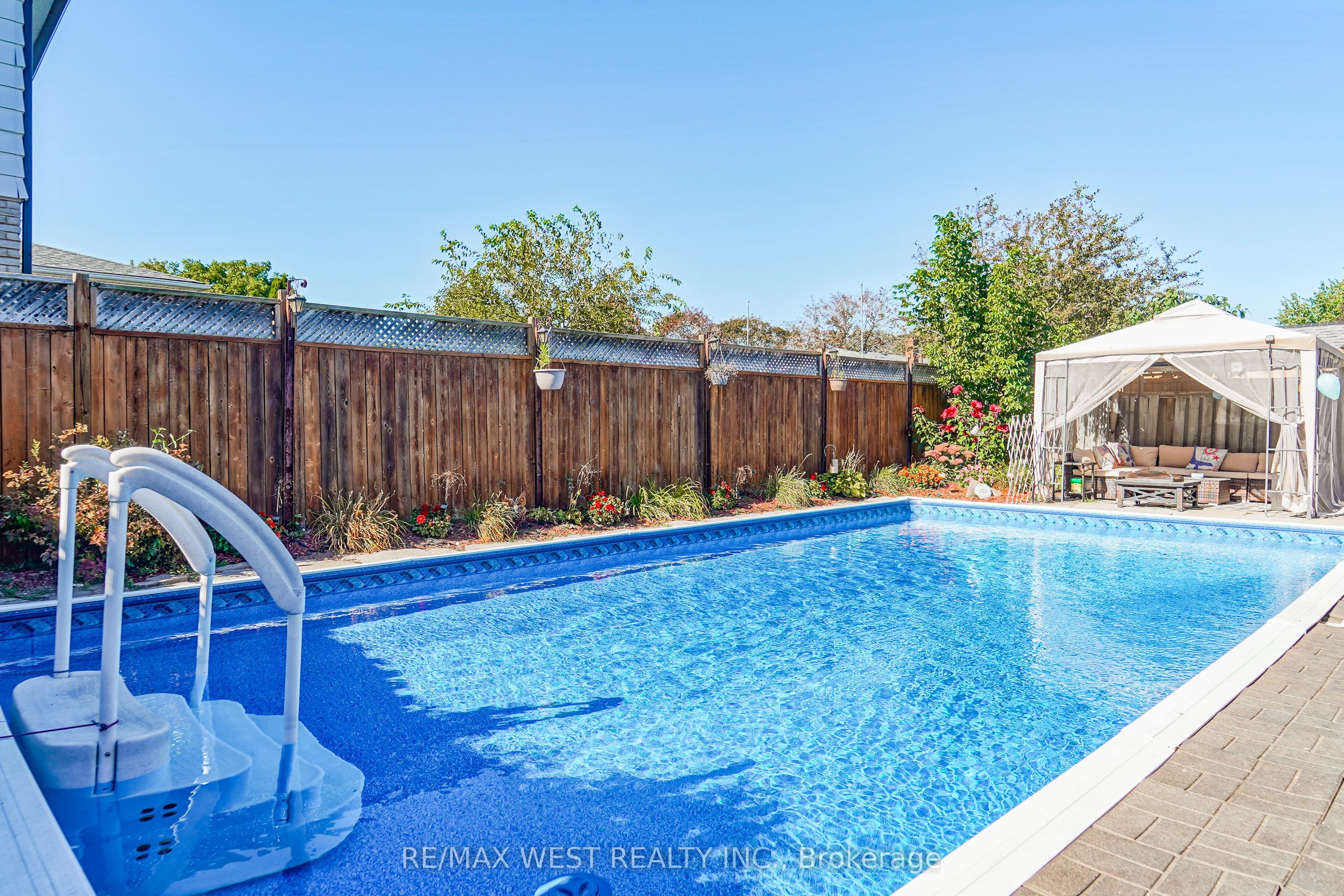 218 Quetico Avenue Property Photo 10