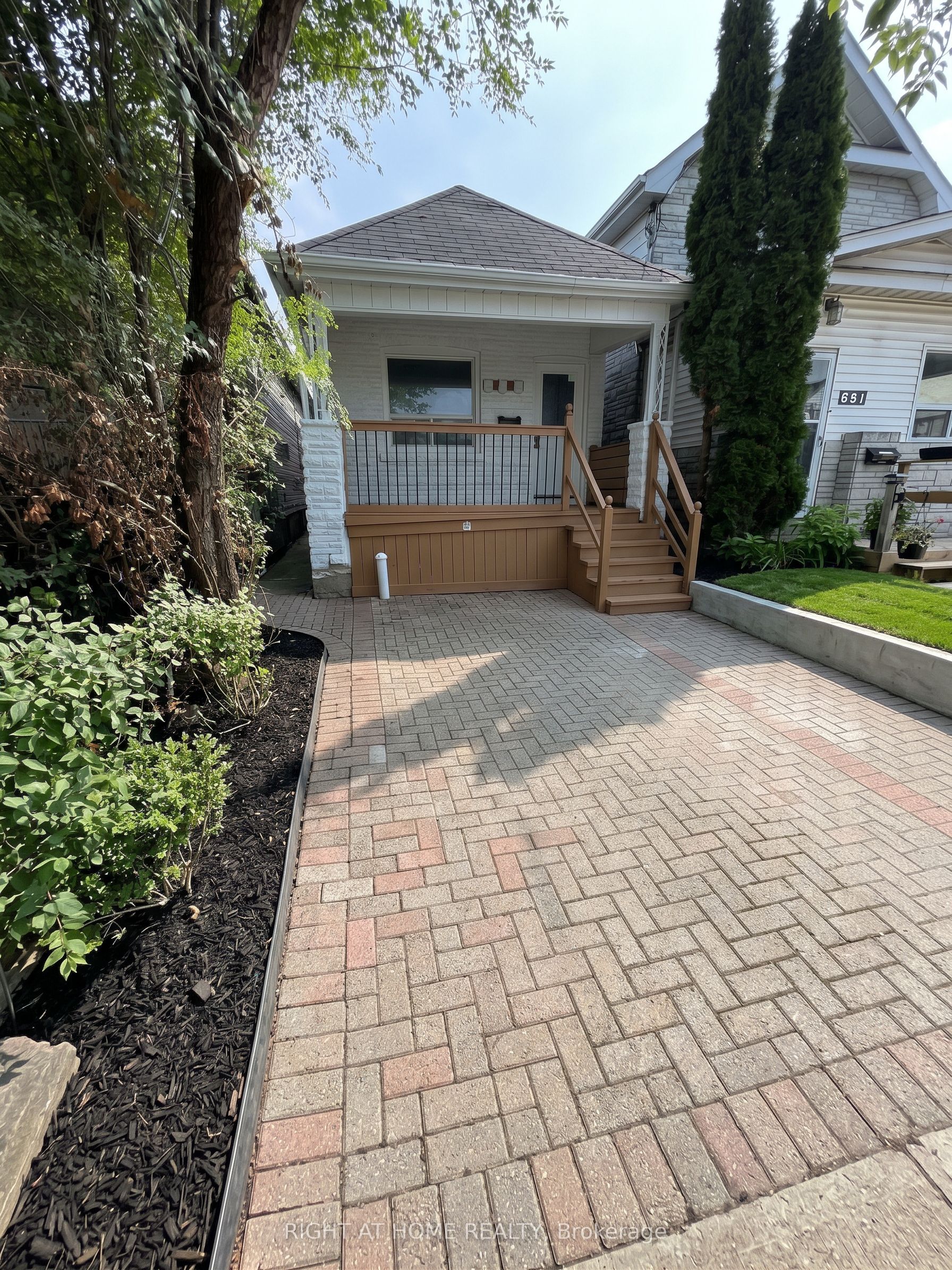 683 Mortimer Avenue Property Photo 1