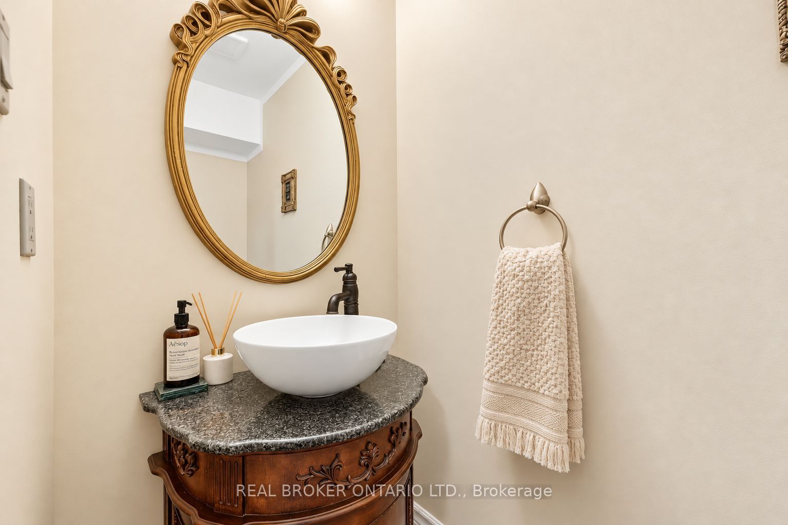 22 Ravenscroft Road Property Photo 8