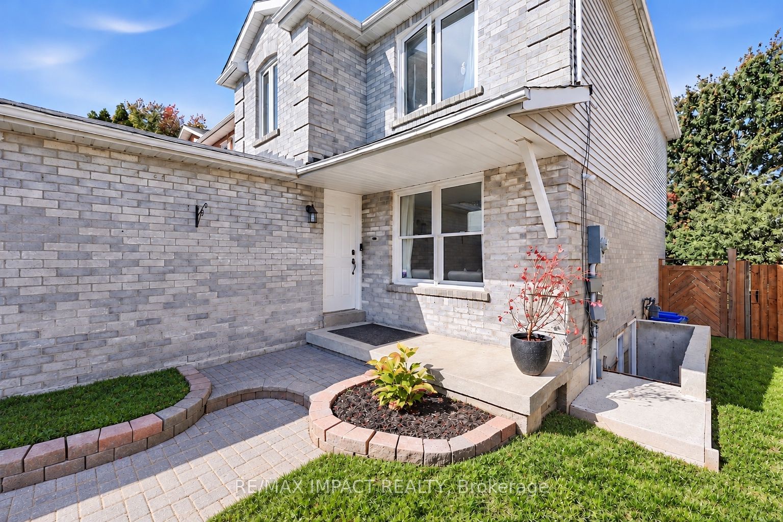 74 Yorkville Drive Property Photo 3