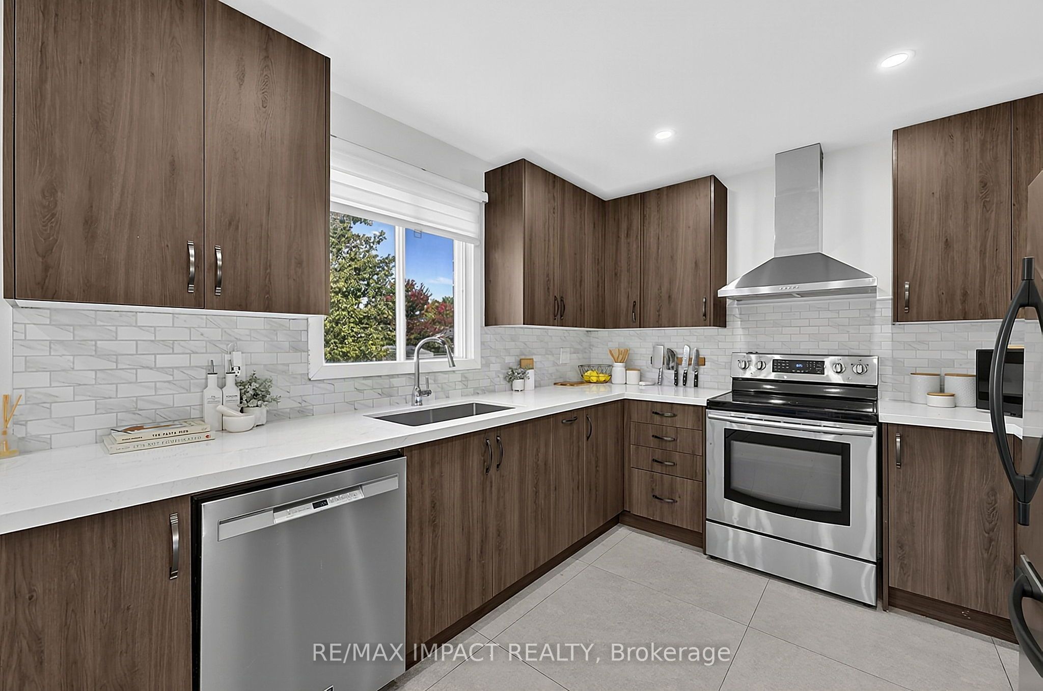 74 Yorkville Drive Property Photo 15