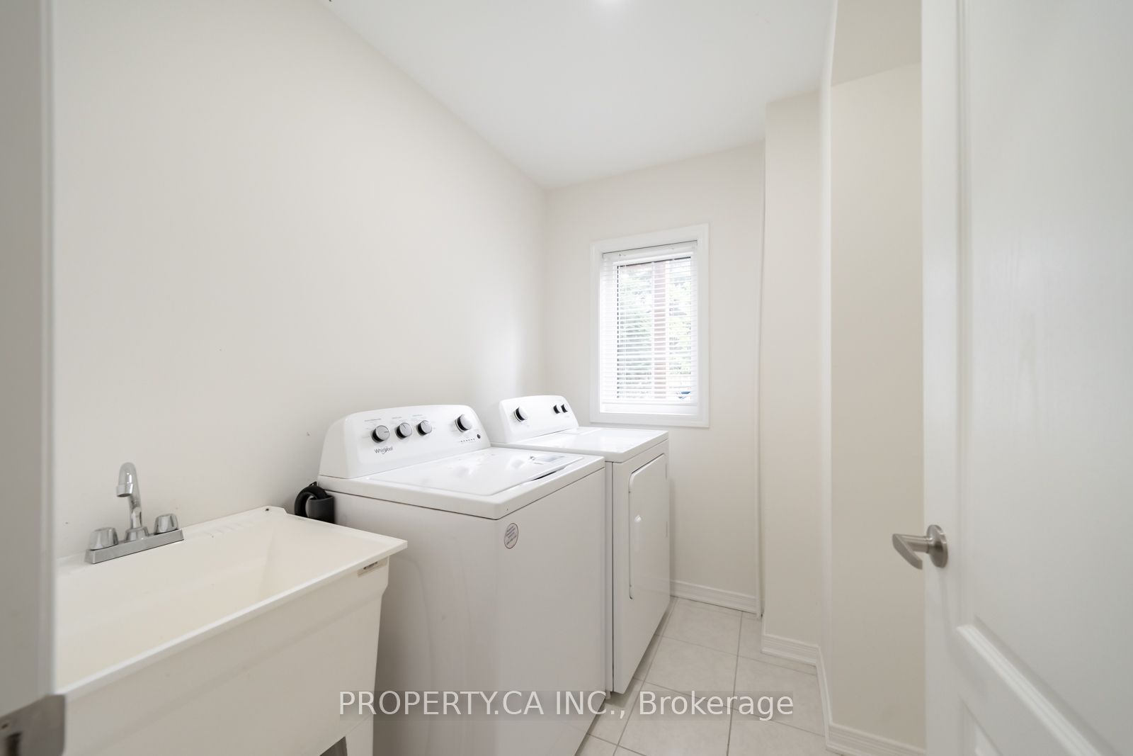 27 Healthcote Lane Property Photo 25