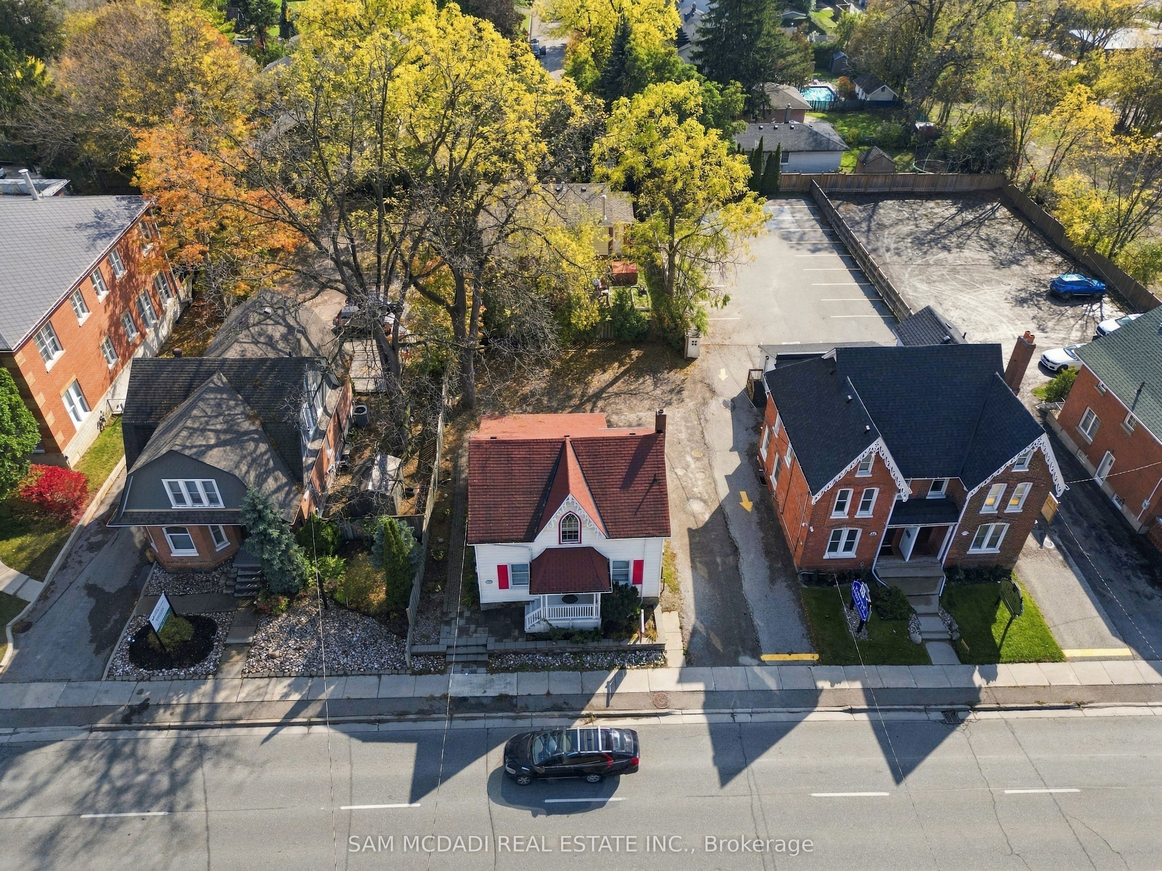 571 Kingston Road W Property Photo 1