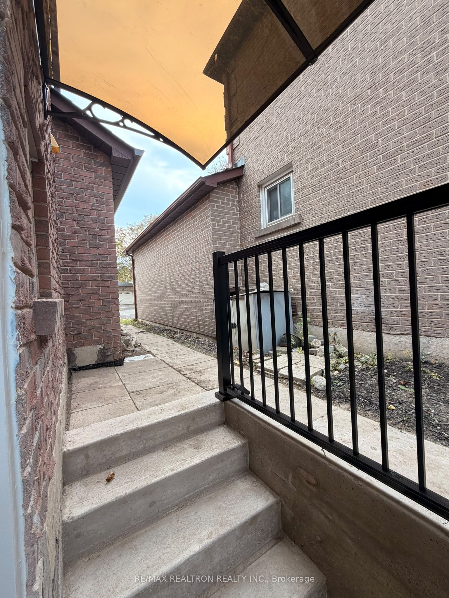 105 Chatfield Drive Property Photo 1