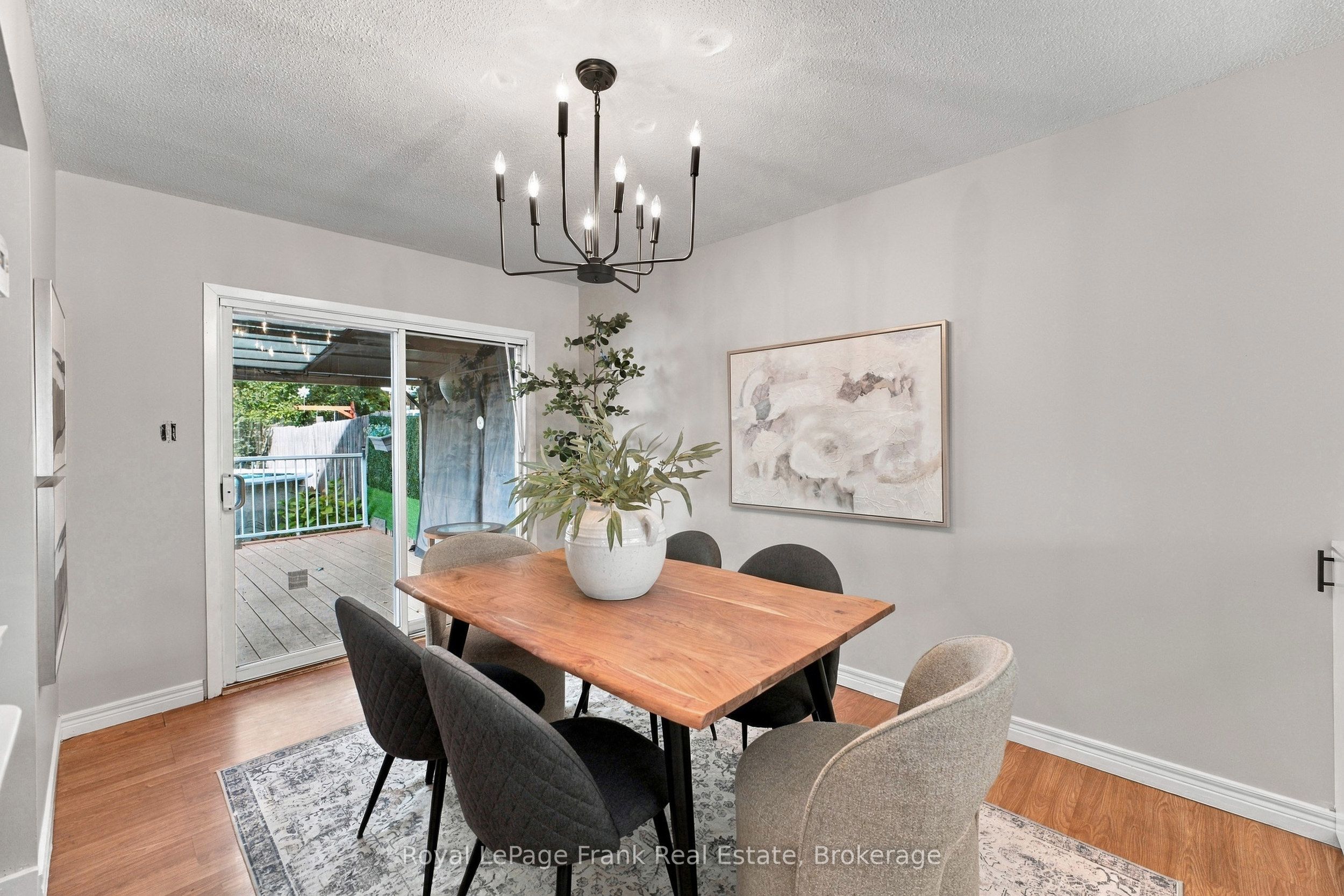 694 Hillcroft Street Property Photo 8