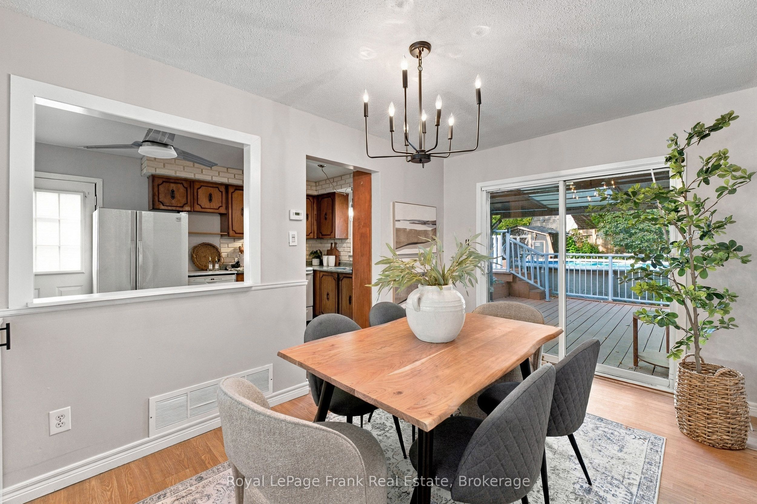 694 Hillcroft Street Property Photo 10