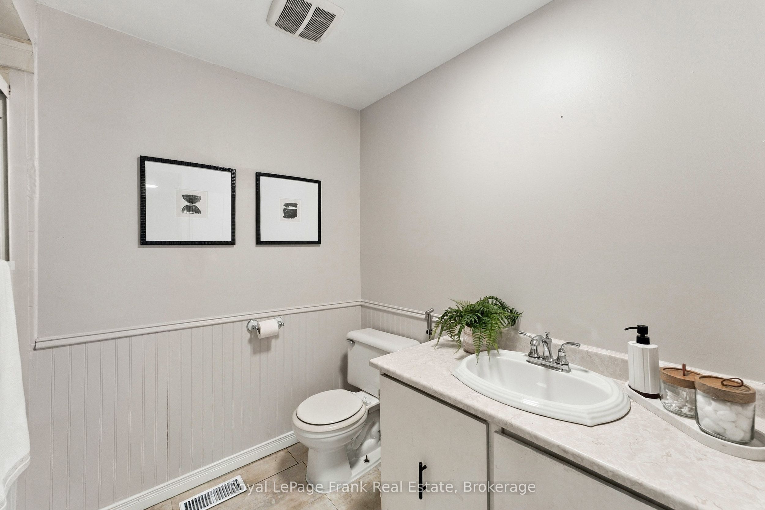 694 Hillcroft Street Property Photo 23