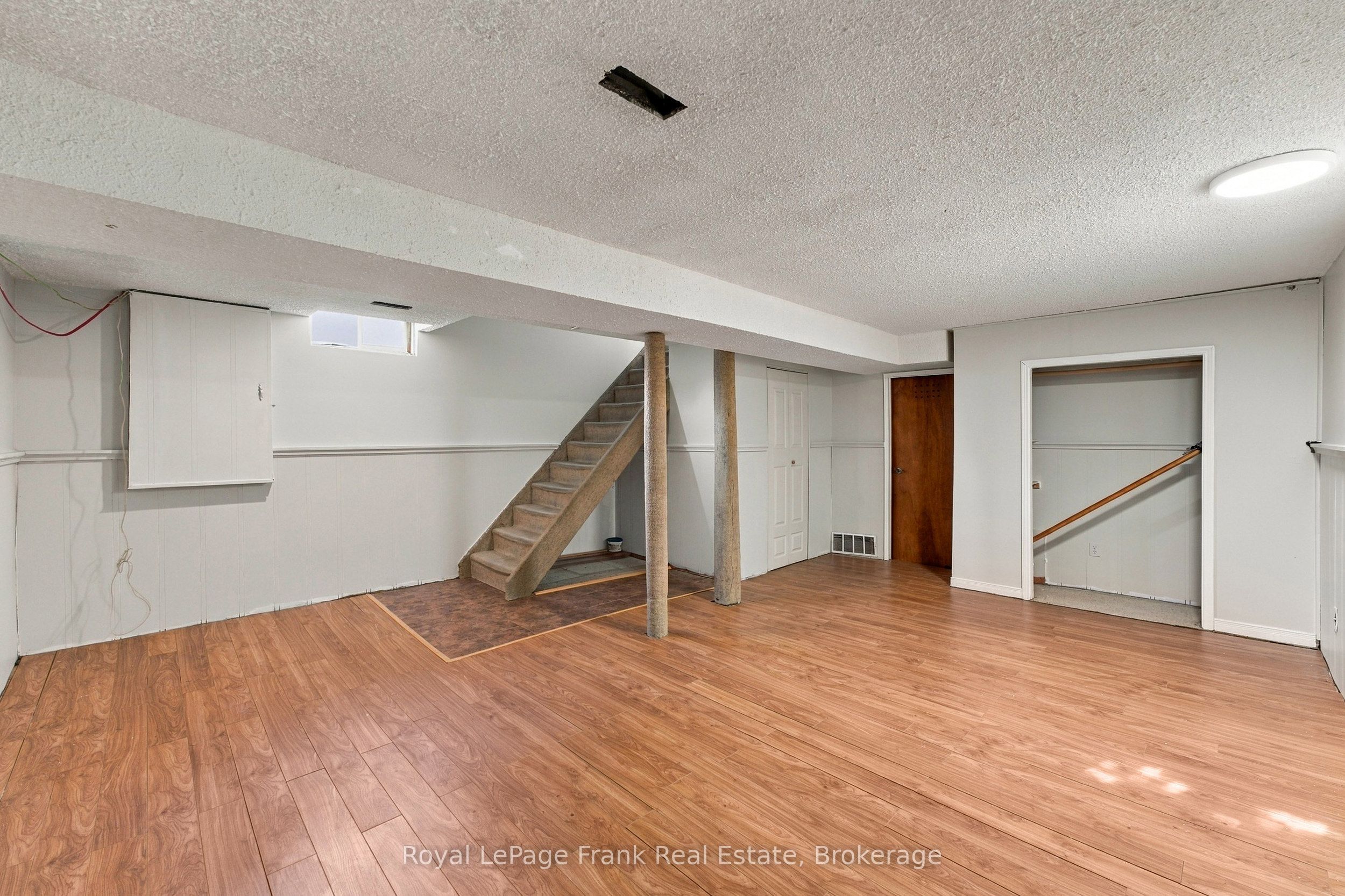 694 Hillcroft Street Property Photo 25