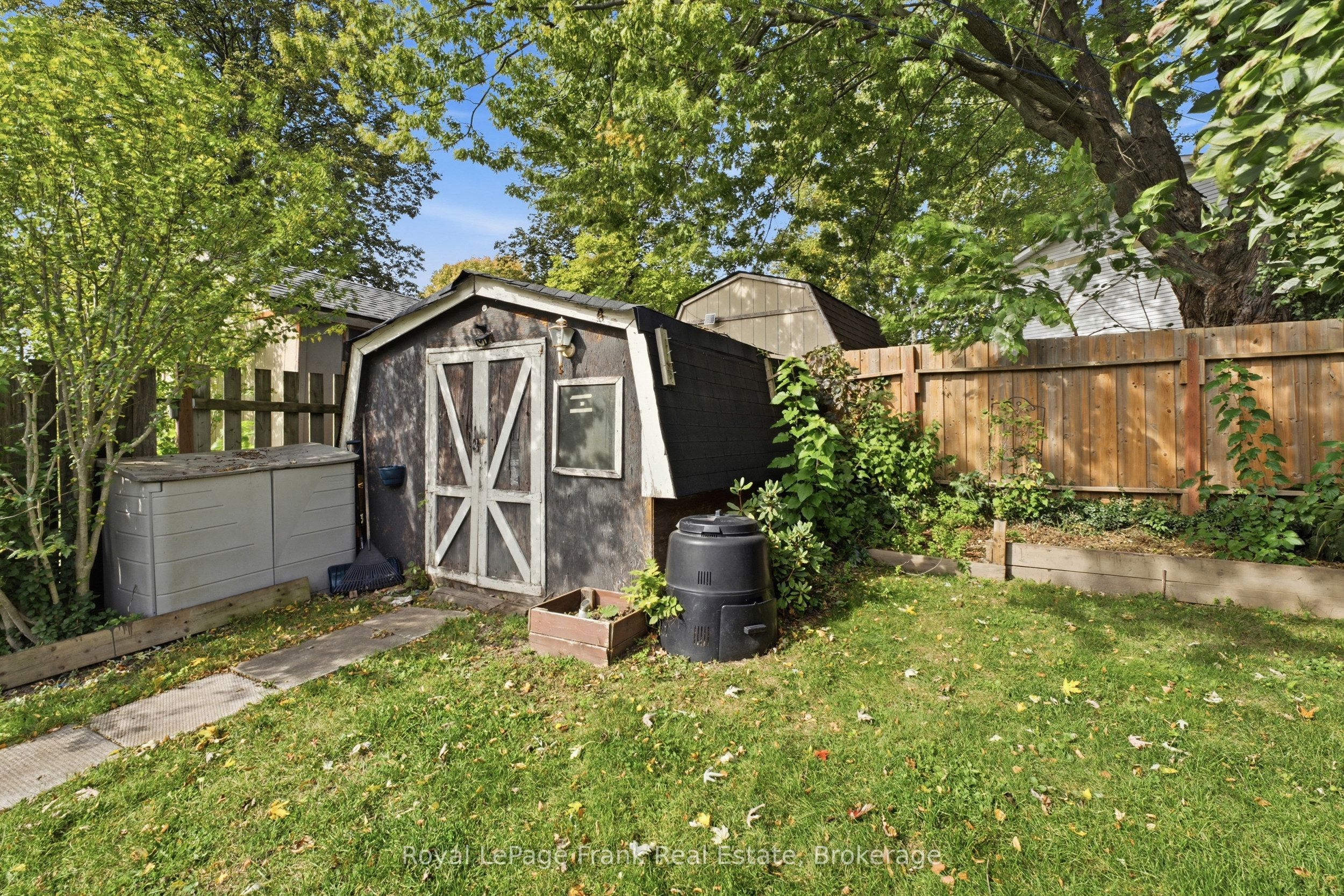 694 Hillcroft Street Property Photo 31