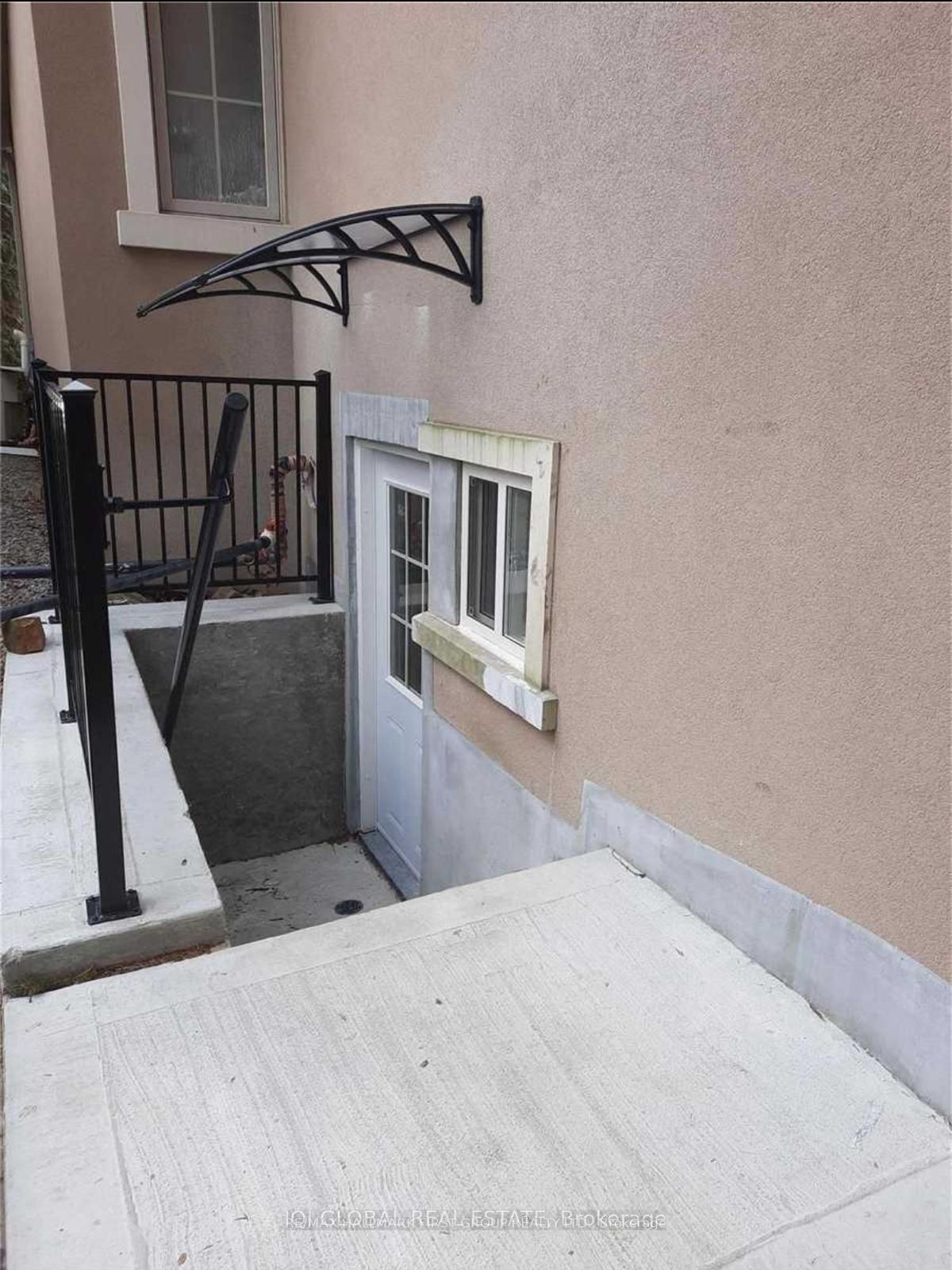 54 Bethune Boulevard Lower Property Photo 9