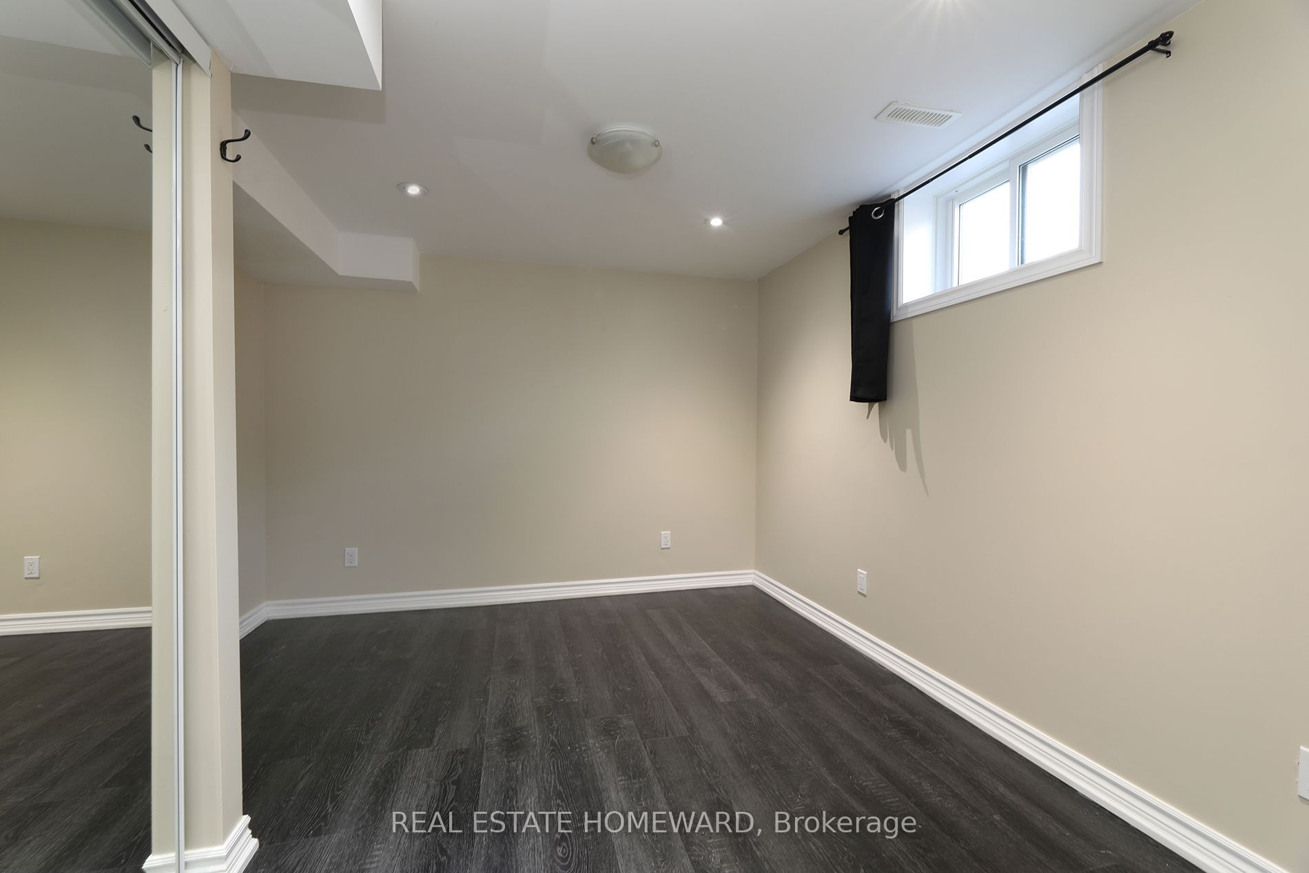 36 Kim Court Lower Property Photo 5
