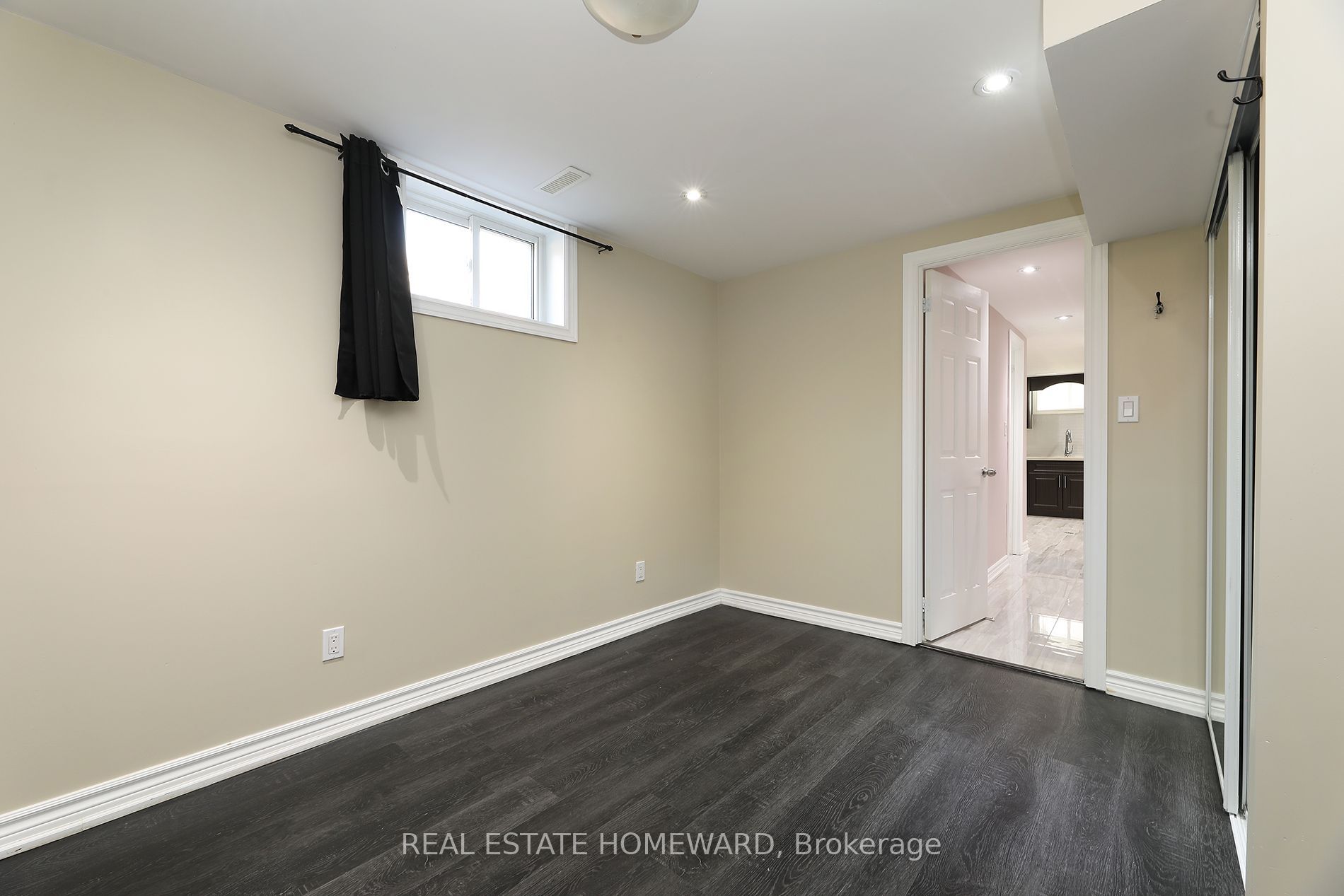 36 Kim Court Lower Property Photo 6
