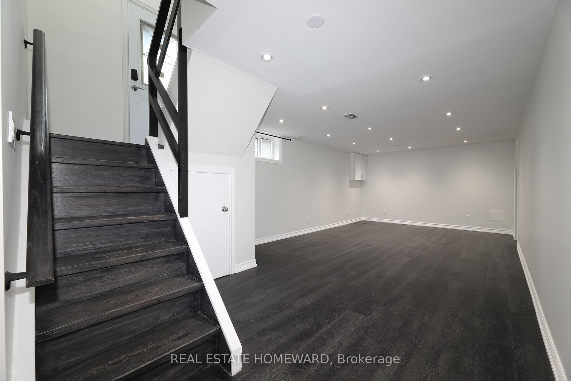 36 Kim Court Lower Property Photo 10