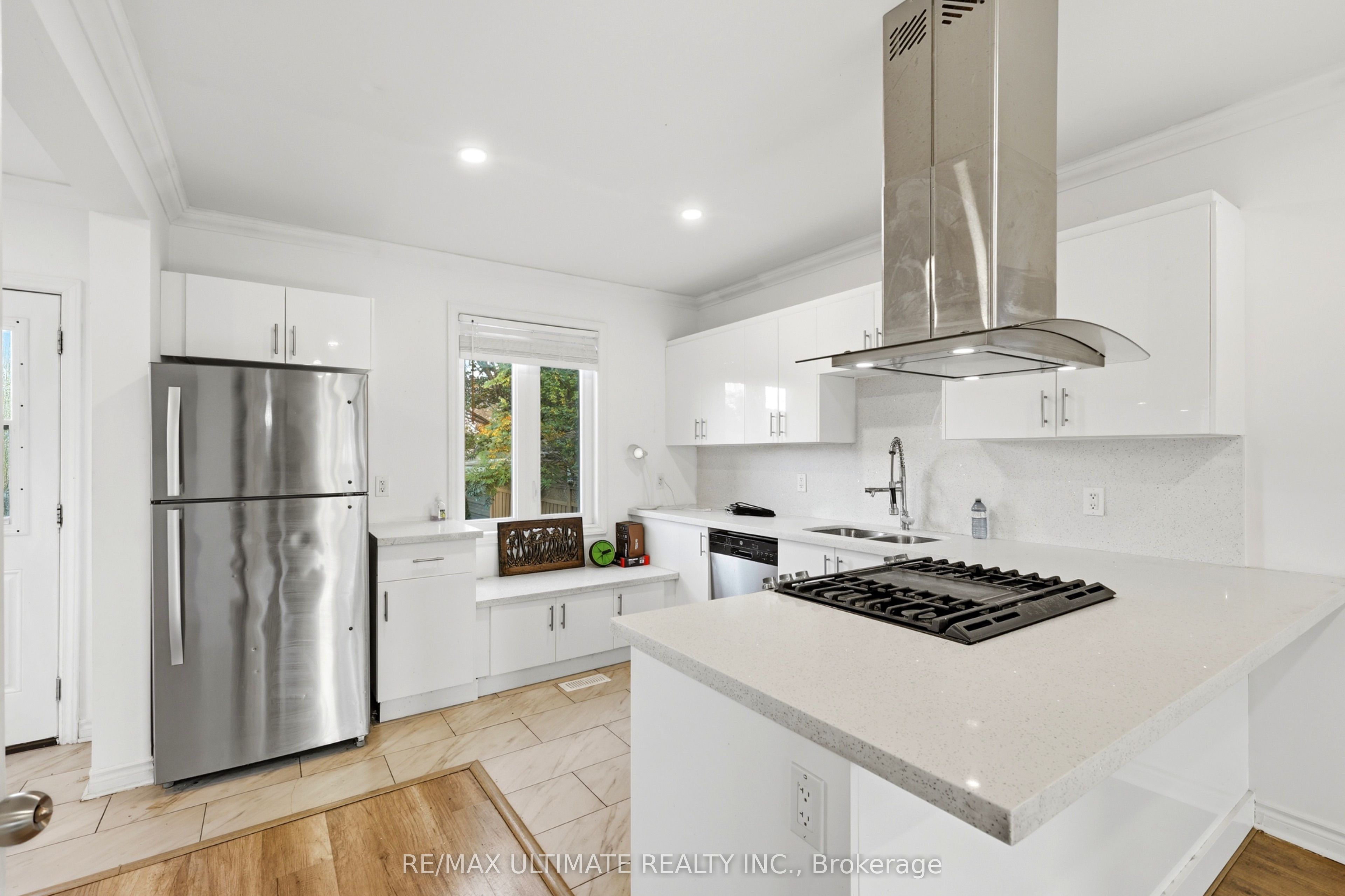 183 Ritson Road S Property Photo 1