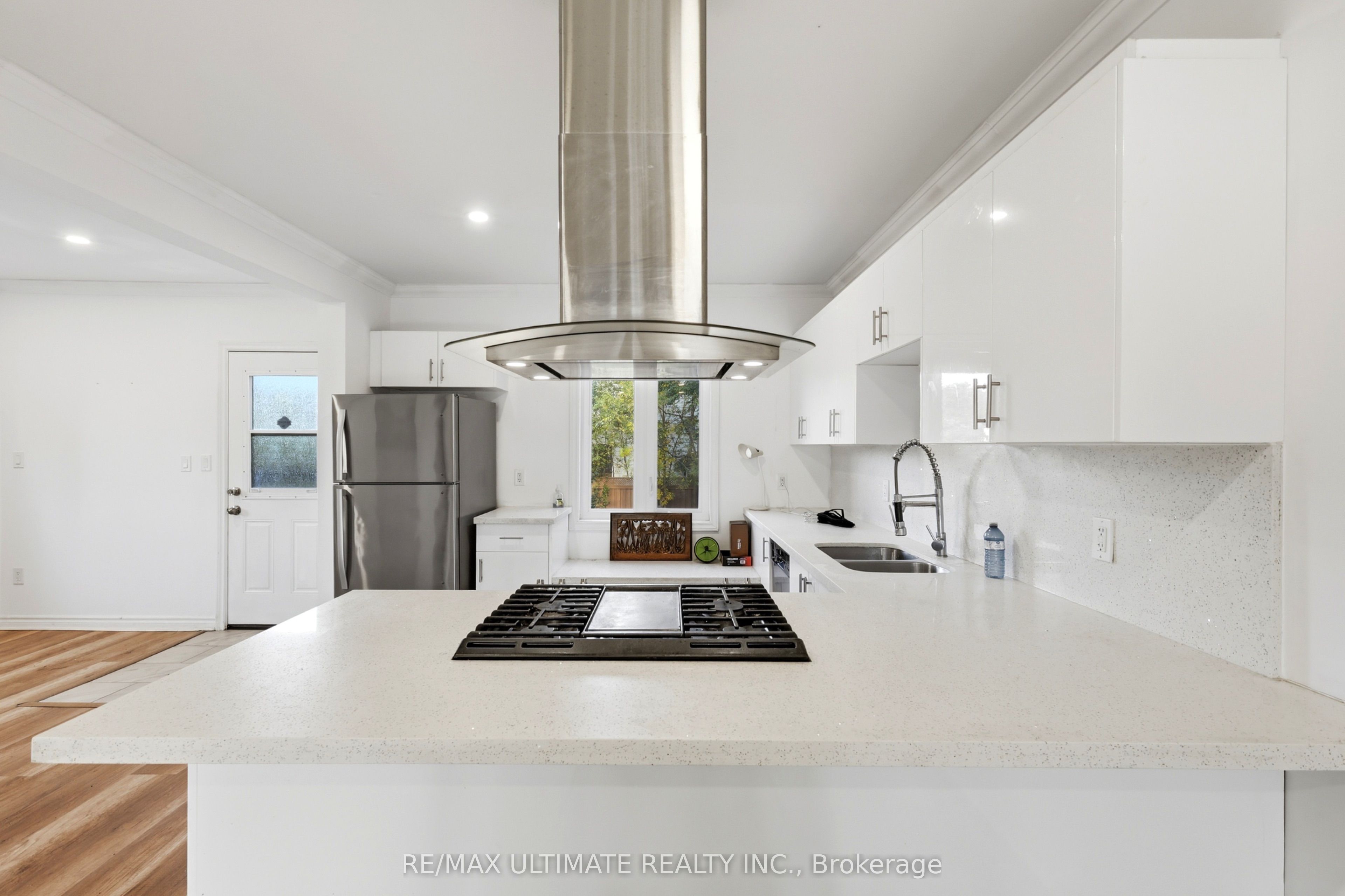 183 Ritson Road S Property Photo 2