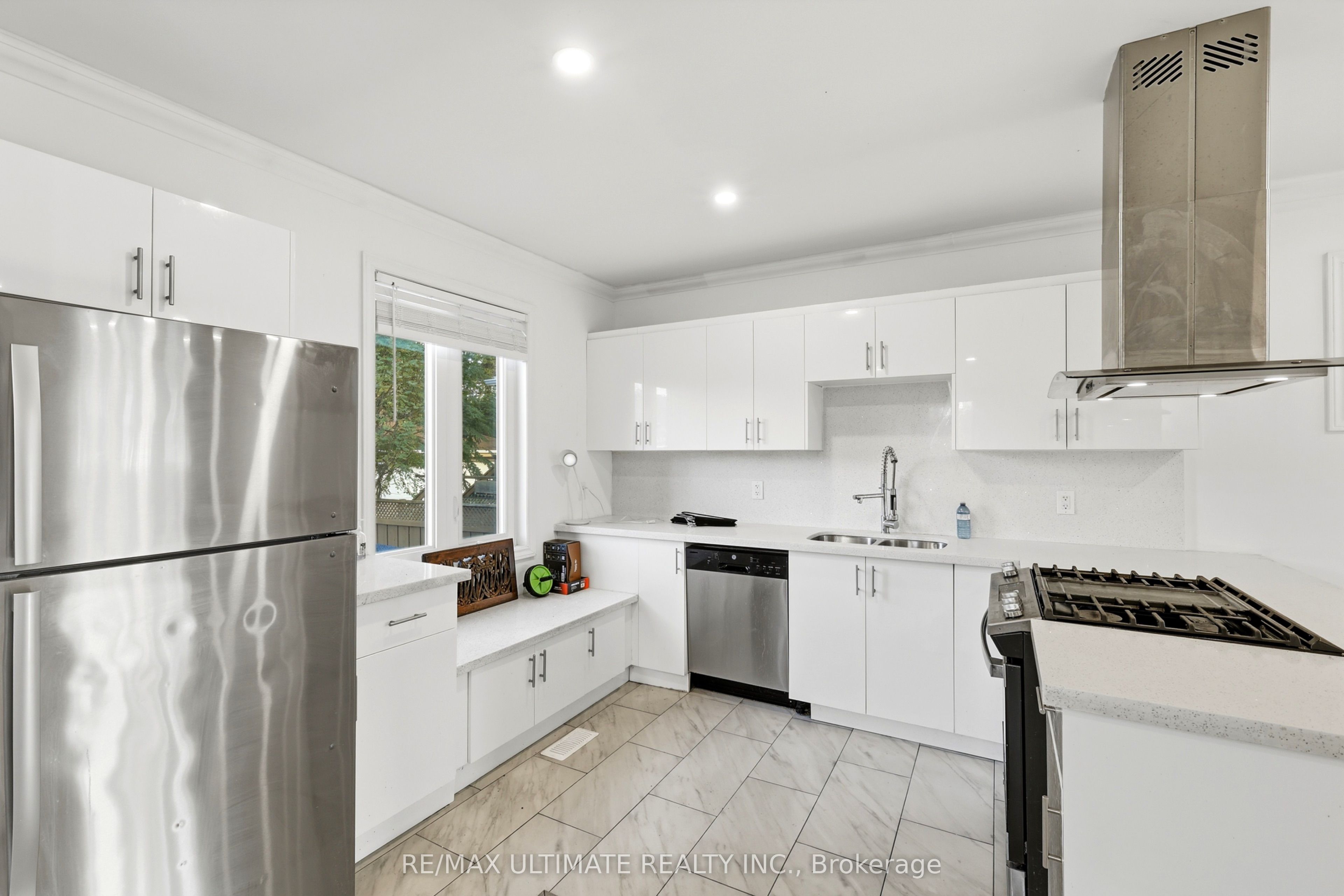 183 Ritson Road S Property Photo 3