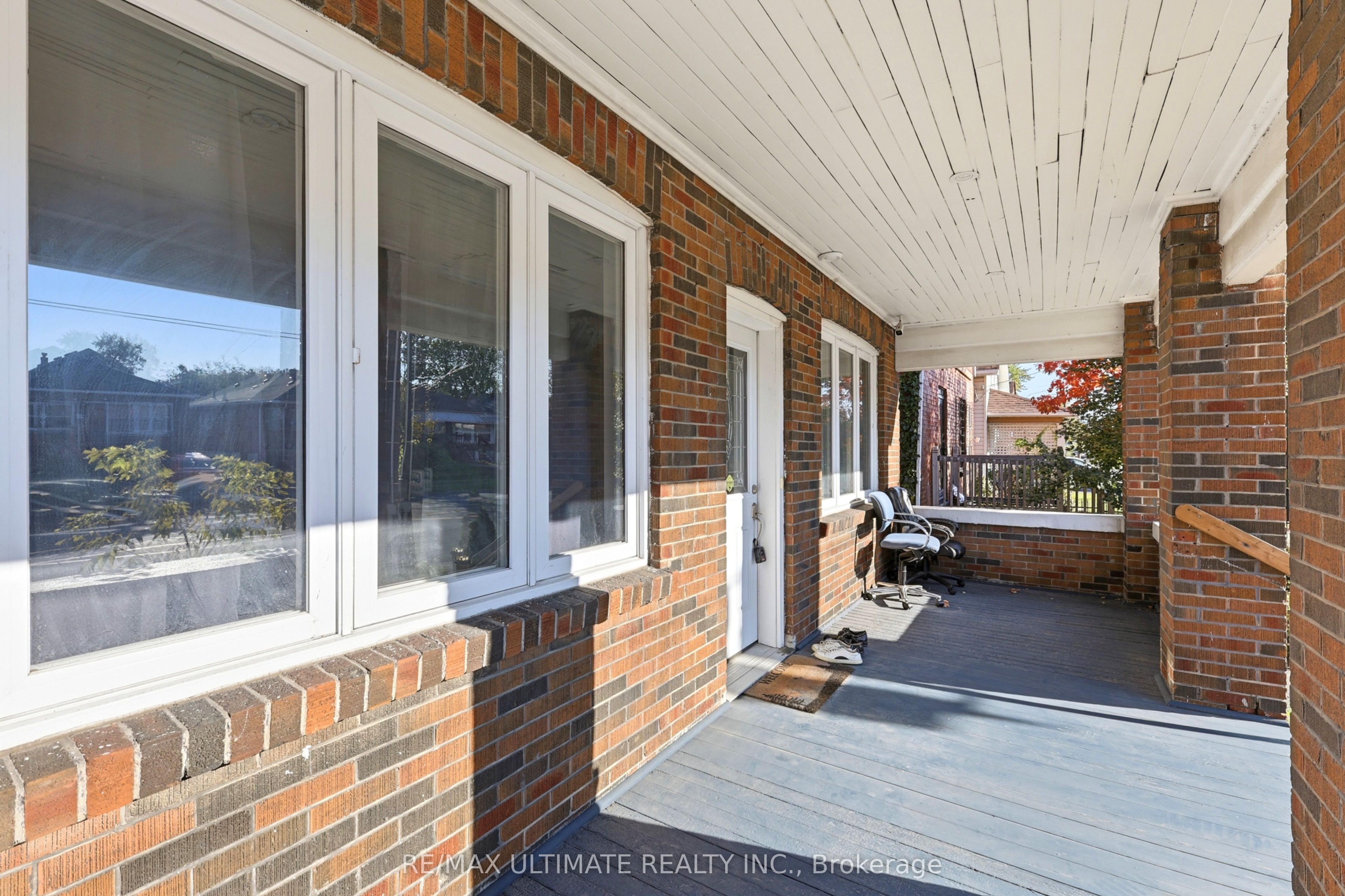 183 Ritson Road S Property Photo 5